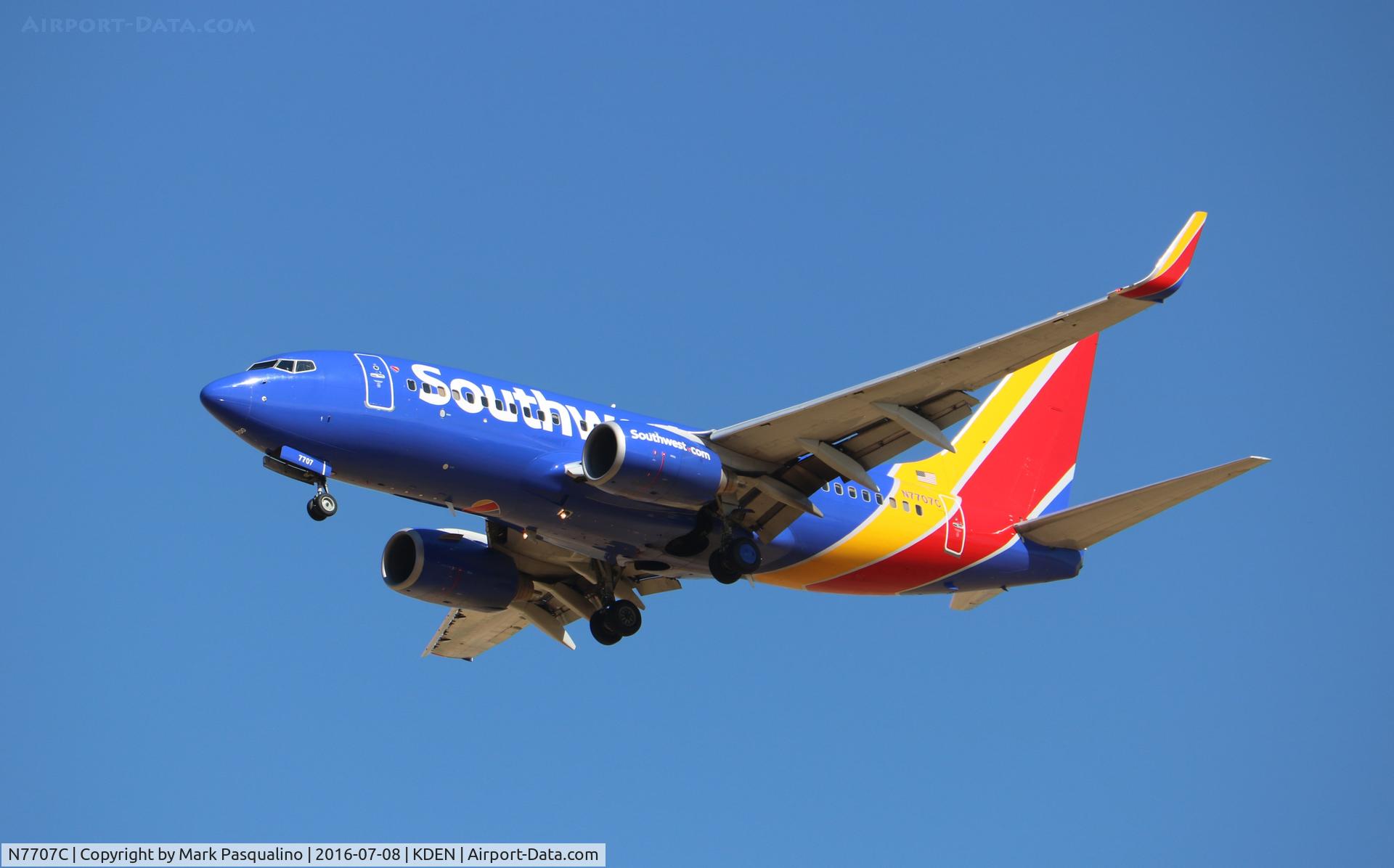 N7707C, 2004 Boeing 737-76N C/N 32667, Boeing 737-700