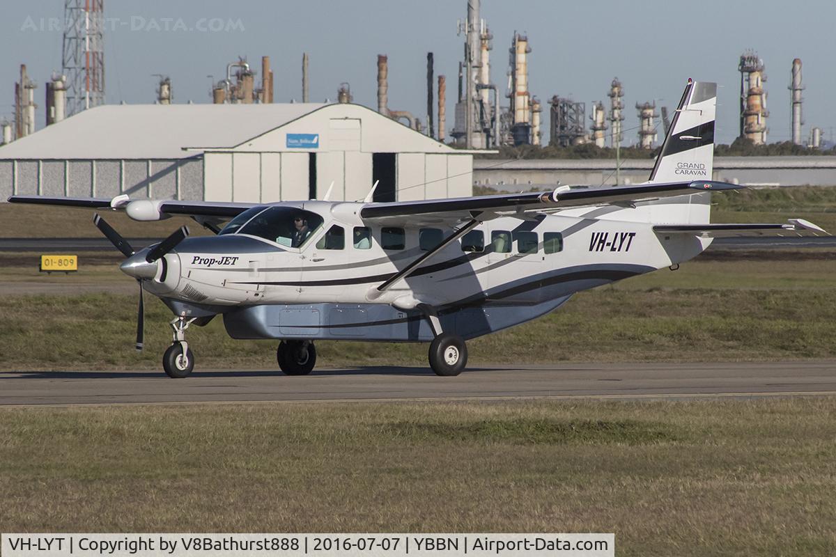VH-LYT, 2006 Cessna 208B  Grand Caravan C/N 208B1208, LYT taxing after its arrival
