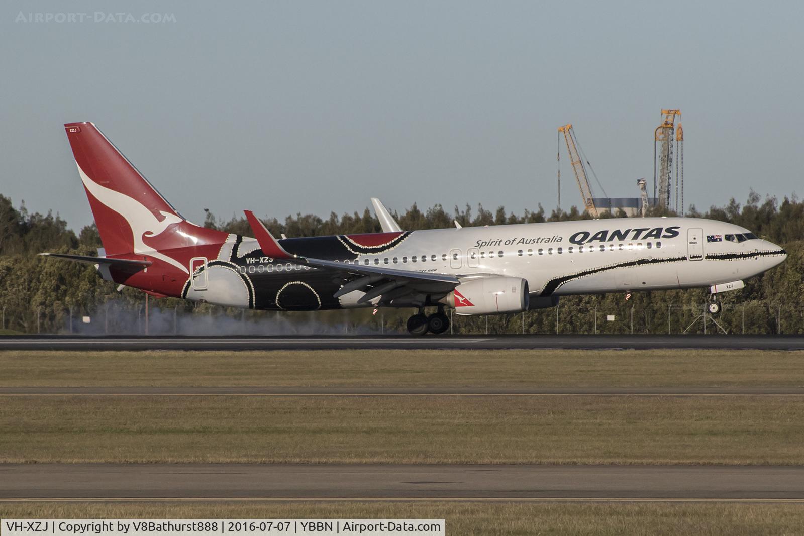 VH-XZJ, 2013 Boeing 737-838 C/N 39365, Mendoowoorrji smoking the rears