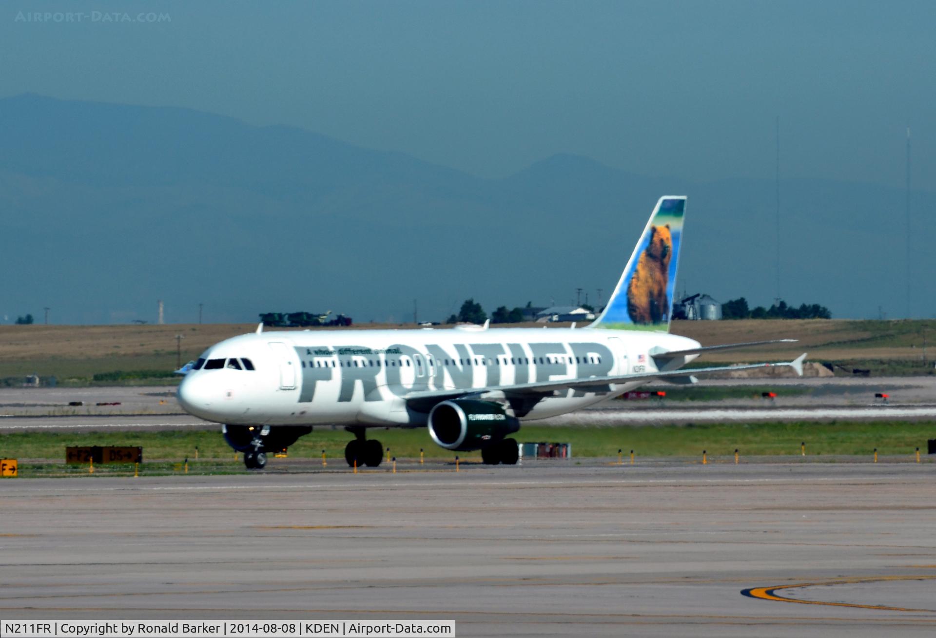 N211FR, 2011 Airbus A320-214 C/N 4688, Taxi Denver