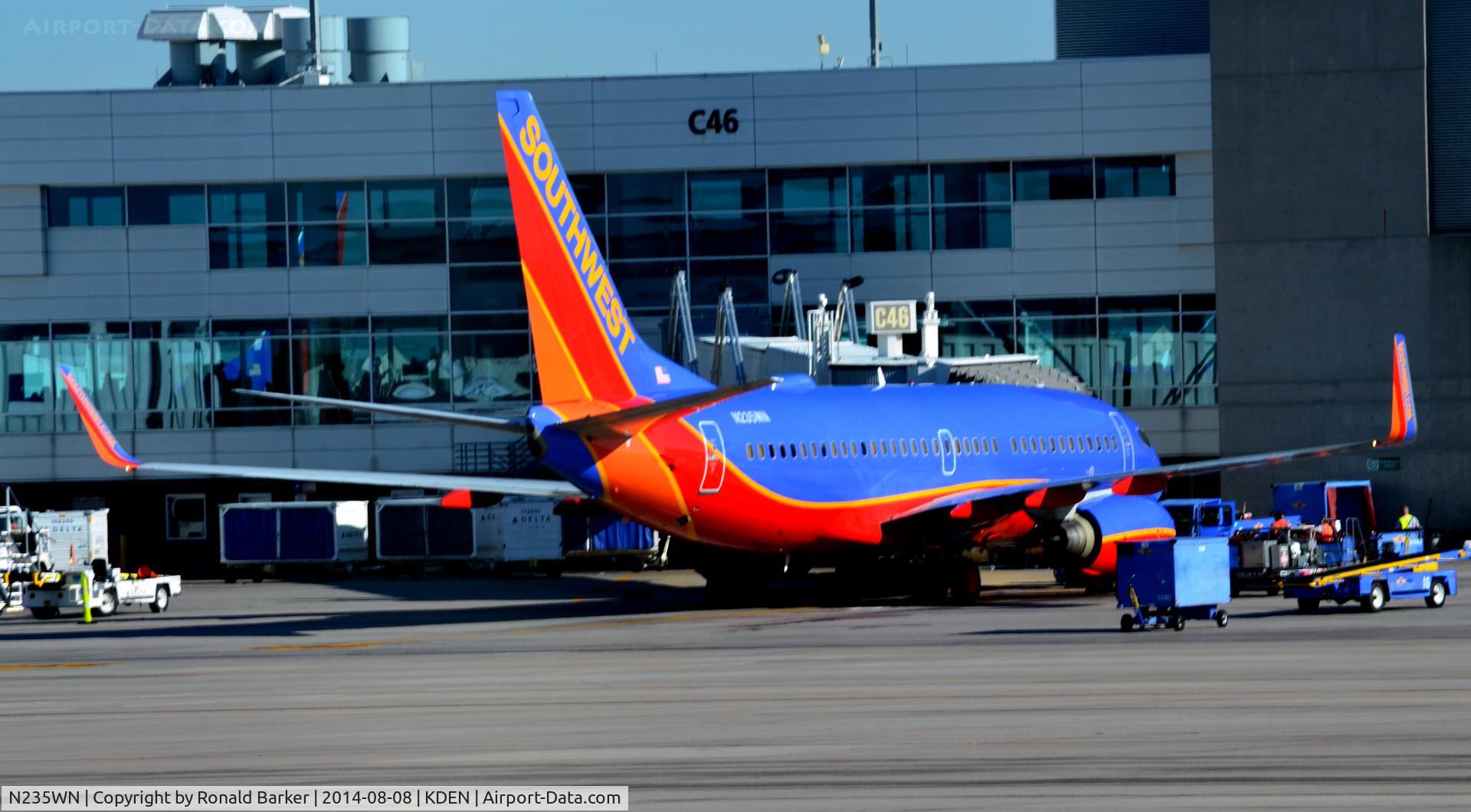 N235WN, 2006 Boeing 737-7H4 C/N 34630, Gate C46 Denver