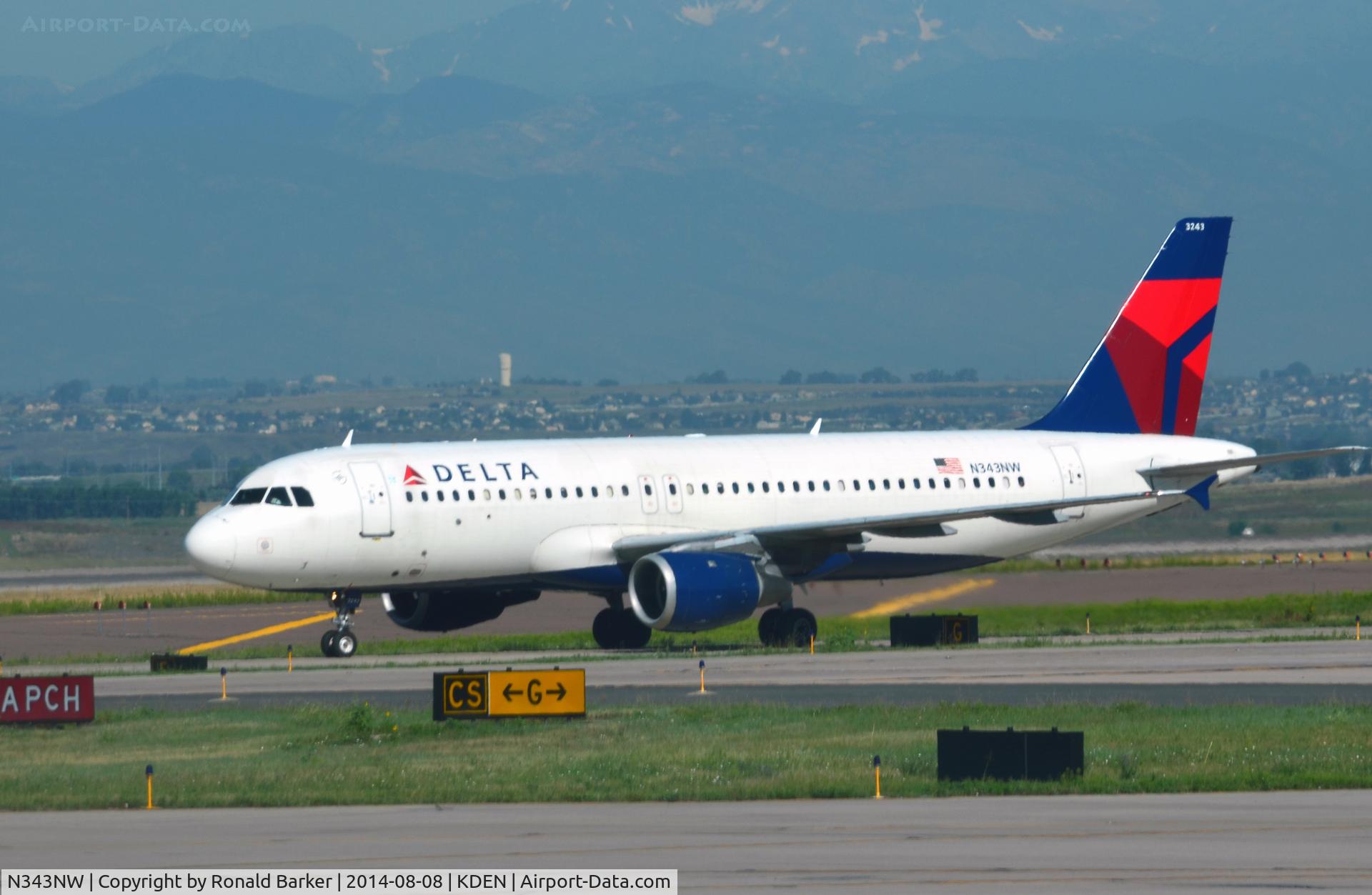 N343NW, 1993 Airbus A320-212 C/N 387, Taxi Denver