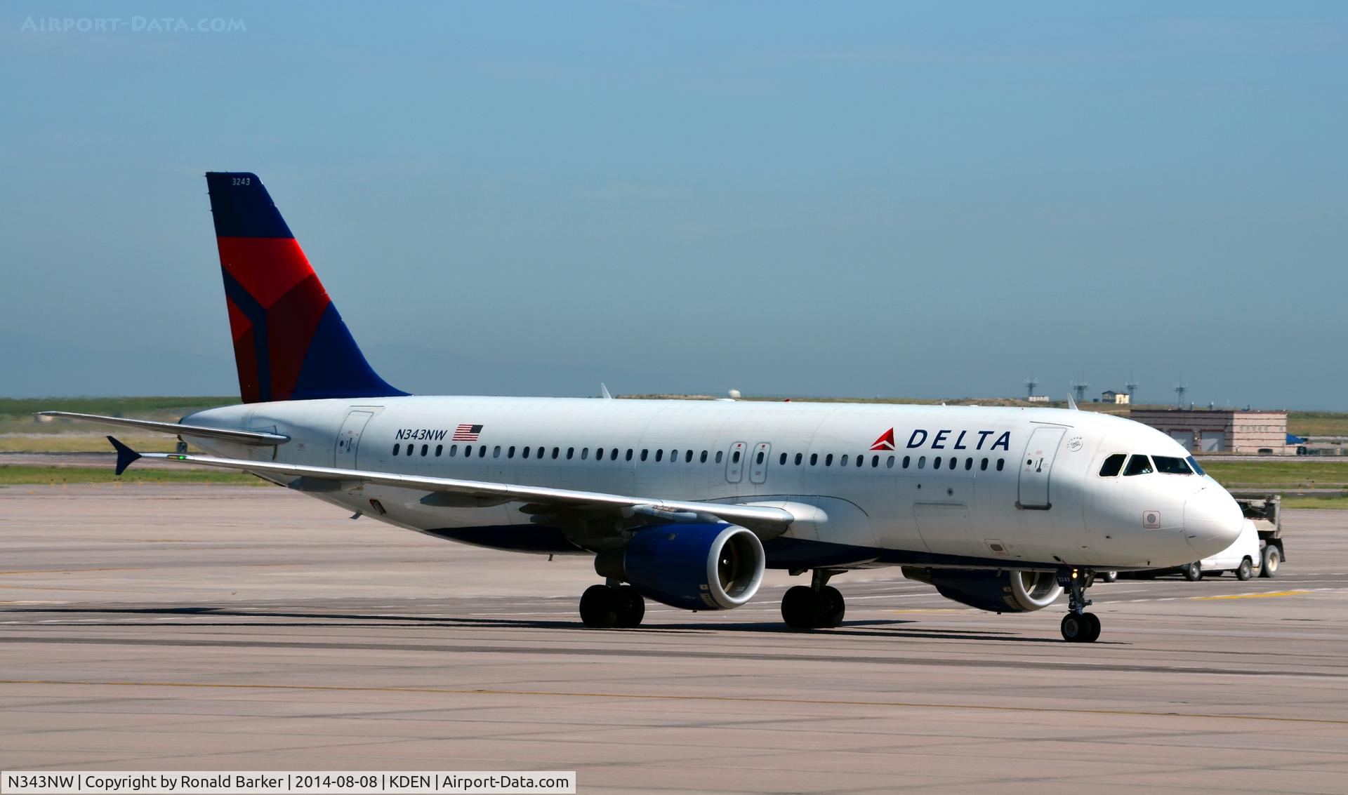 N343NW, 1993 Airbus A320-212 C/N 387, Taxi Denver