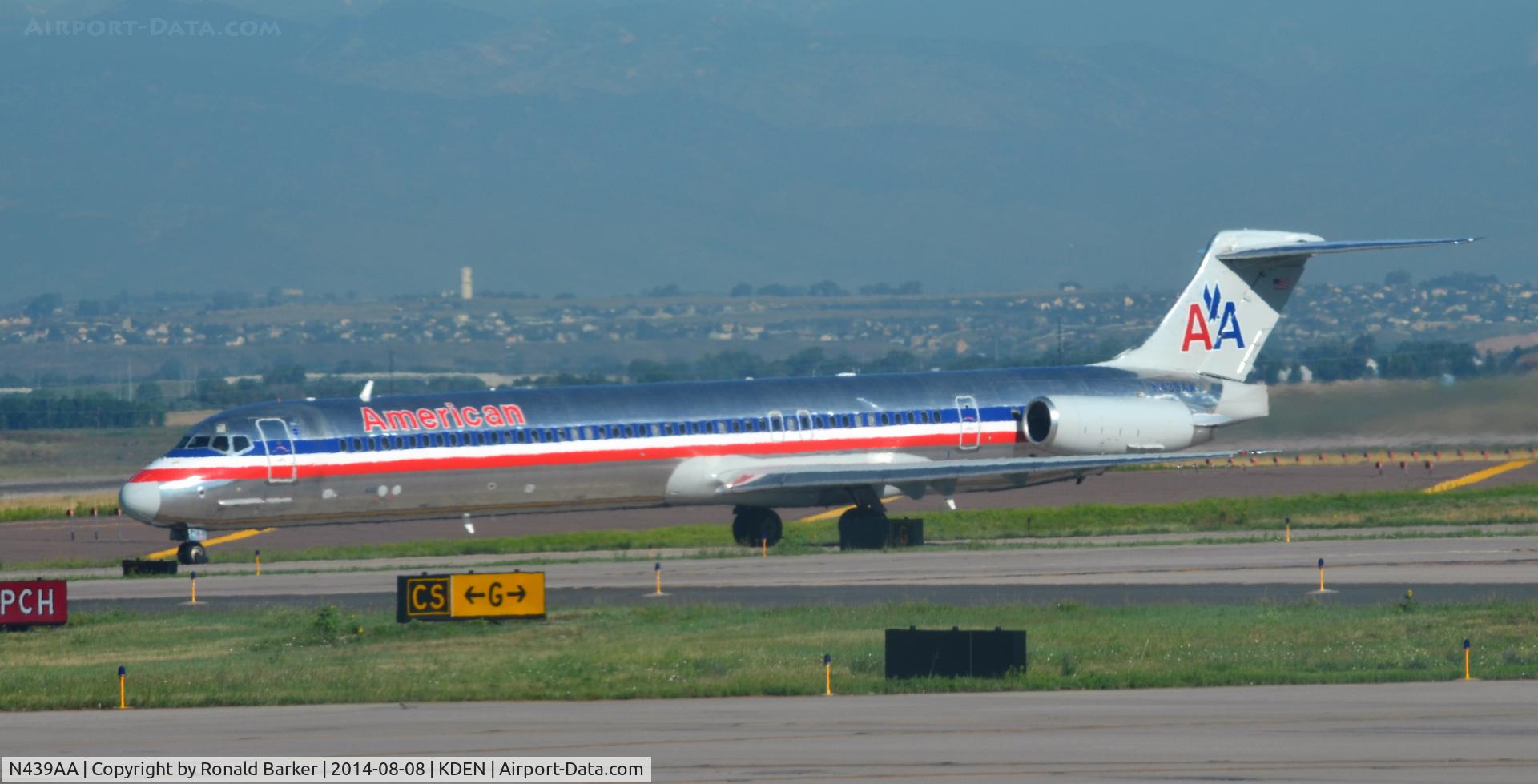 N439AA, 1987 McDonnell Douglas MD-83 (DC-9-83) C/N 49457, Taxi Denver