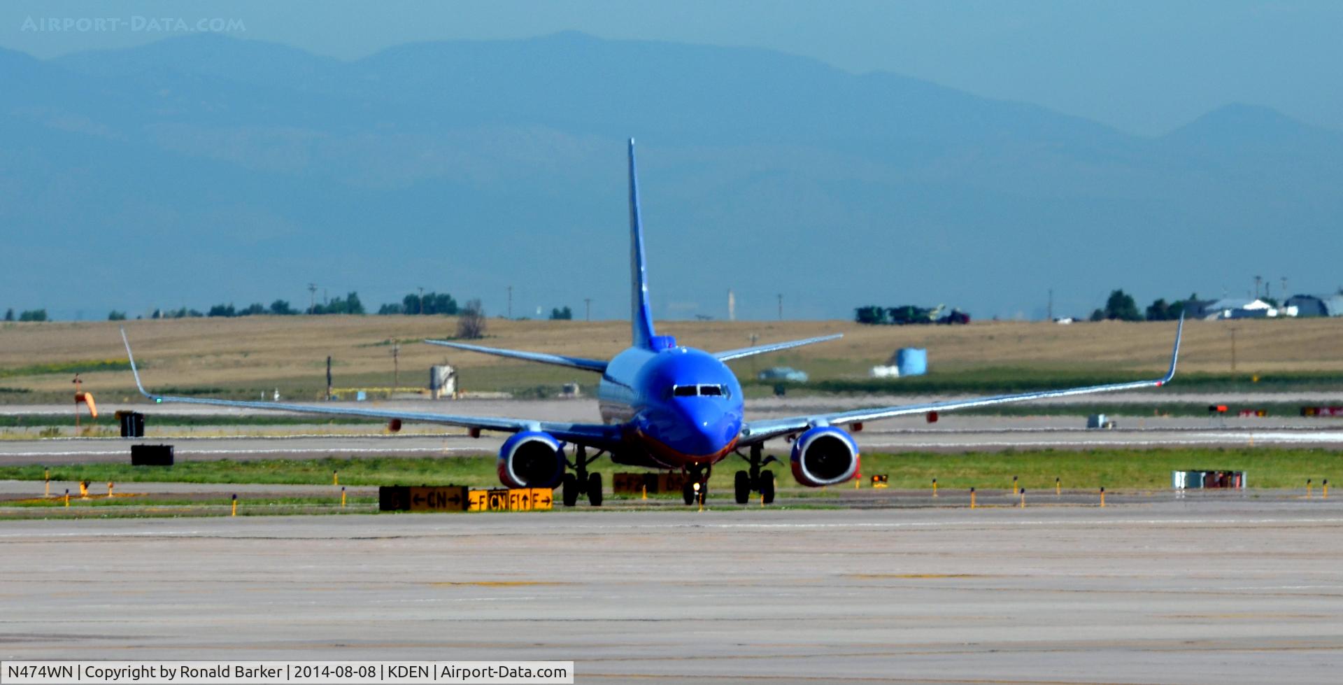 N474WN, 2004 Boeing 737-7H4 C/N 33861, Taxi Denver