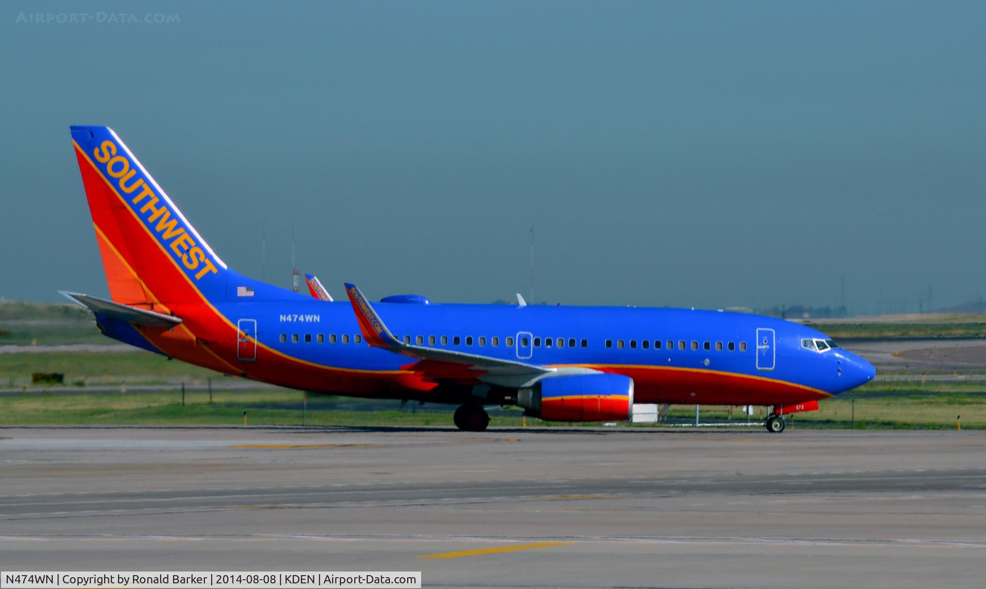 N474WN, 2004 Boeing 737-7H4 C/N 33861, Taxi Denver