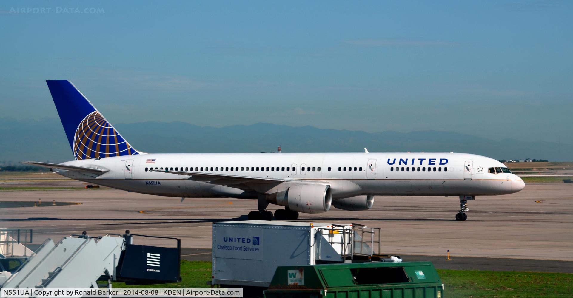 N551UA, 1992 Boeing 757-222 C/N 25399, Taxi Denver