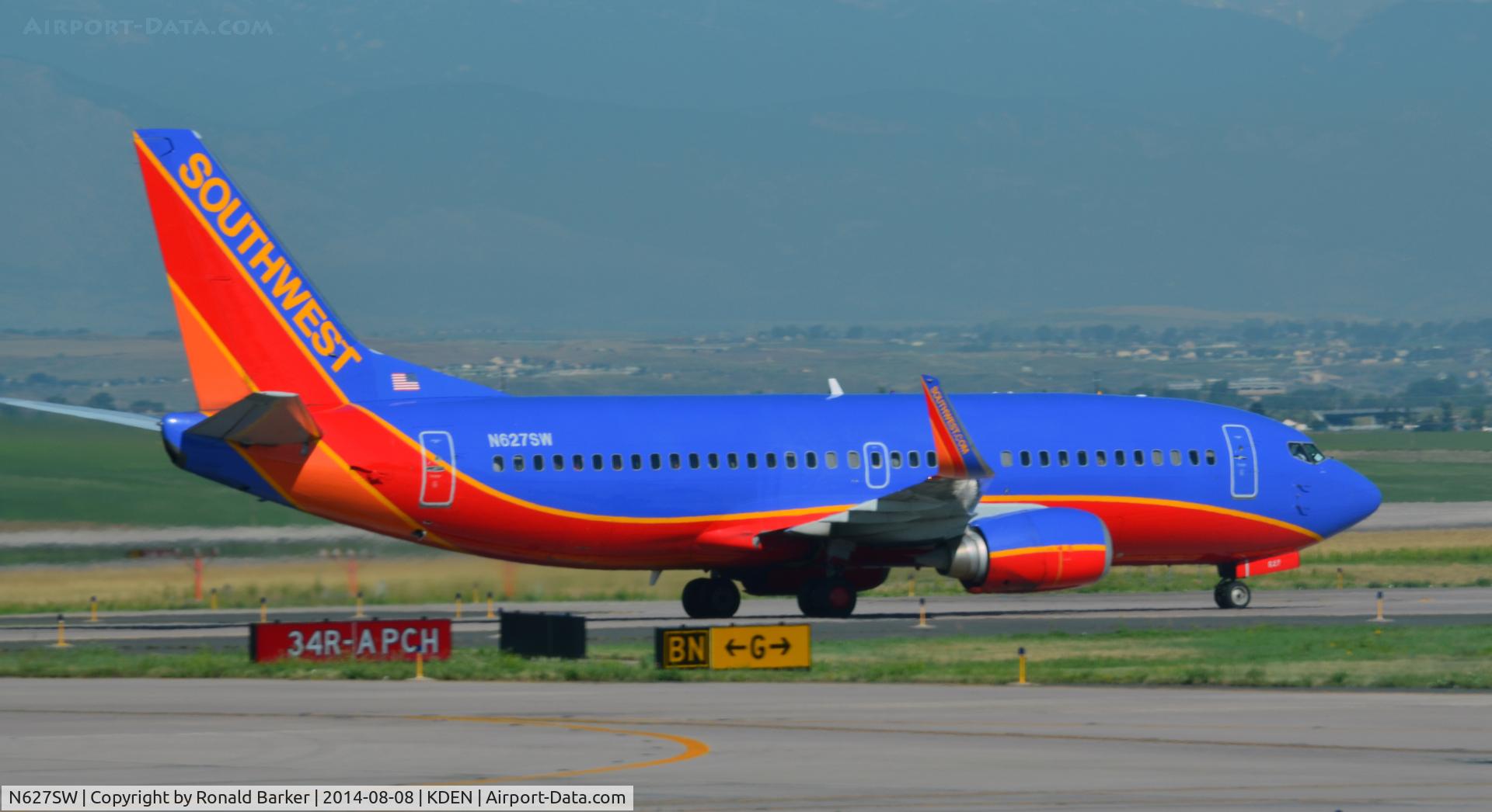 N627SW, 1996 Boeing 737-3H4 C/N 27935, Taxi Denver