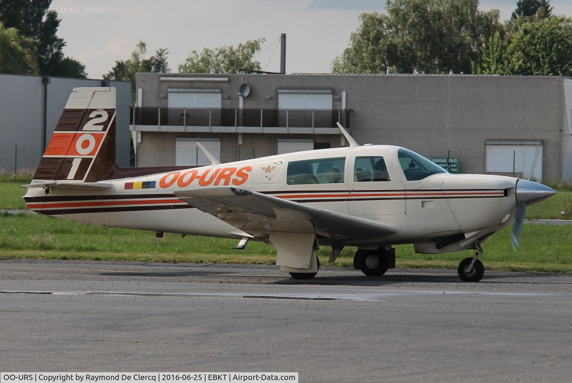 OO-URS, Mooney M20J 201 C/N 241133, At home base Wevelgem.