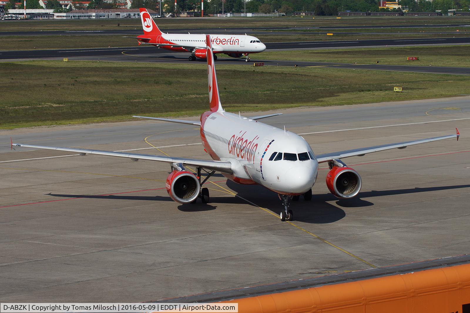 D-ABZK, 2007 Airbus A320-216 C/N 3213, OE-LEN in the background