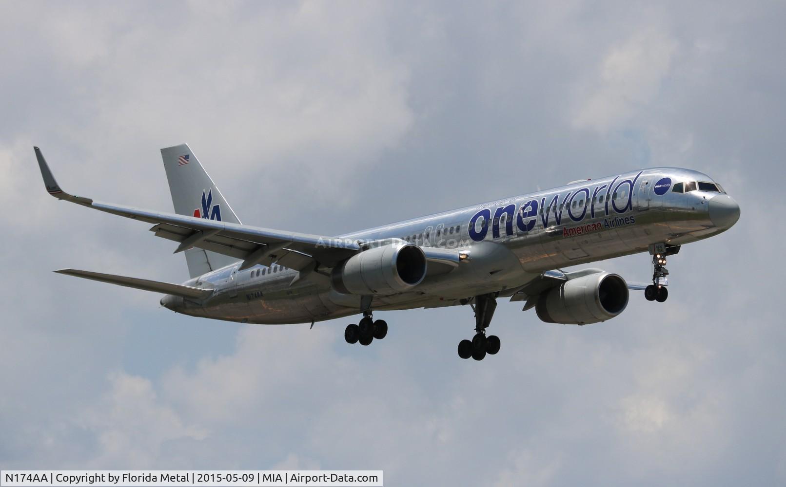 N174AA, 2002 Boeing 757-223 C/N 31308, American