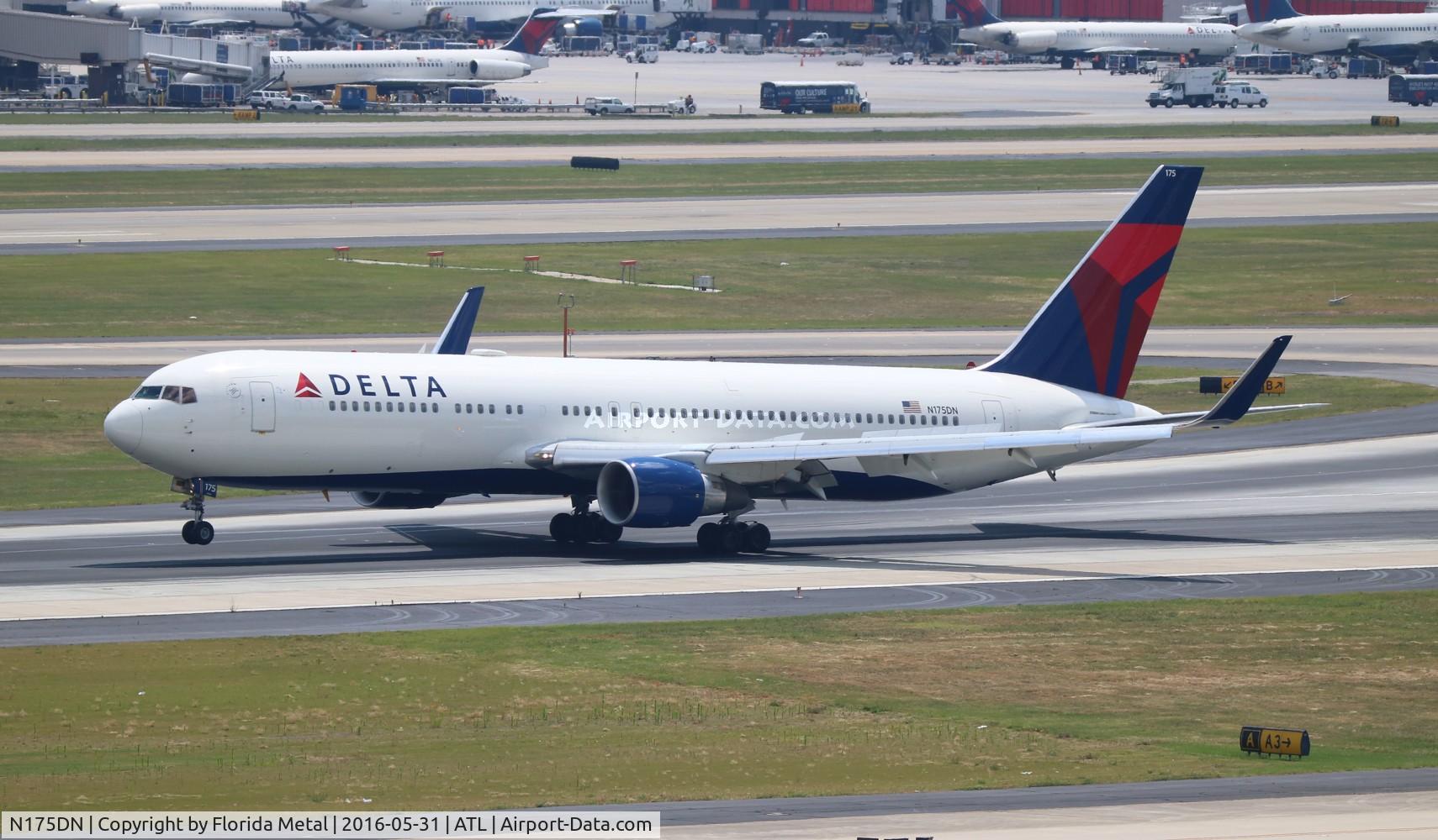 N175DN, 1990 Boeing 767-332 C/N 24803, Delta