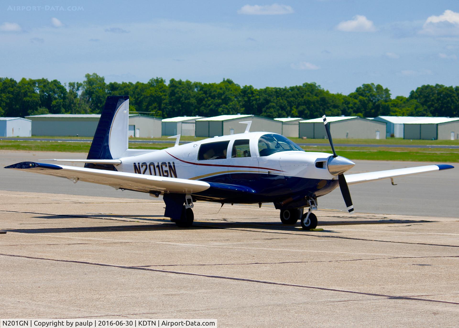 N201GN, 1977 Mooney M20J 201 C/N 24-0219, At Downtown Shreveport.