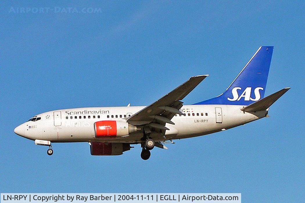 LN-RPY, 1998 Boeing 737-683 C/N 28292, Boeing 737-683 [28292] (SAS Scandinavian Airlines) Heathrow~G 11/11/2004. On finals 27L.