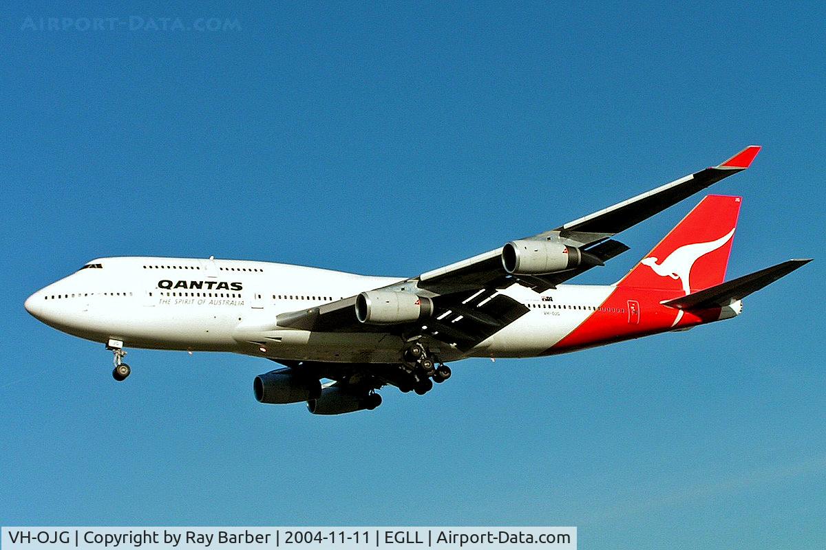 VH-OJG, 1990 Boeing 747-438 C/N 24779, Boeing 747-438 [24779] (QANTAS) Heathrow~G 11/11/2004. On finals 27L.