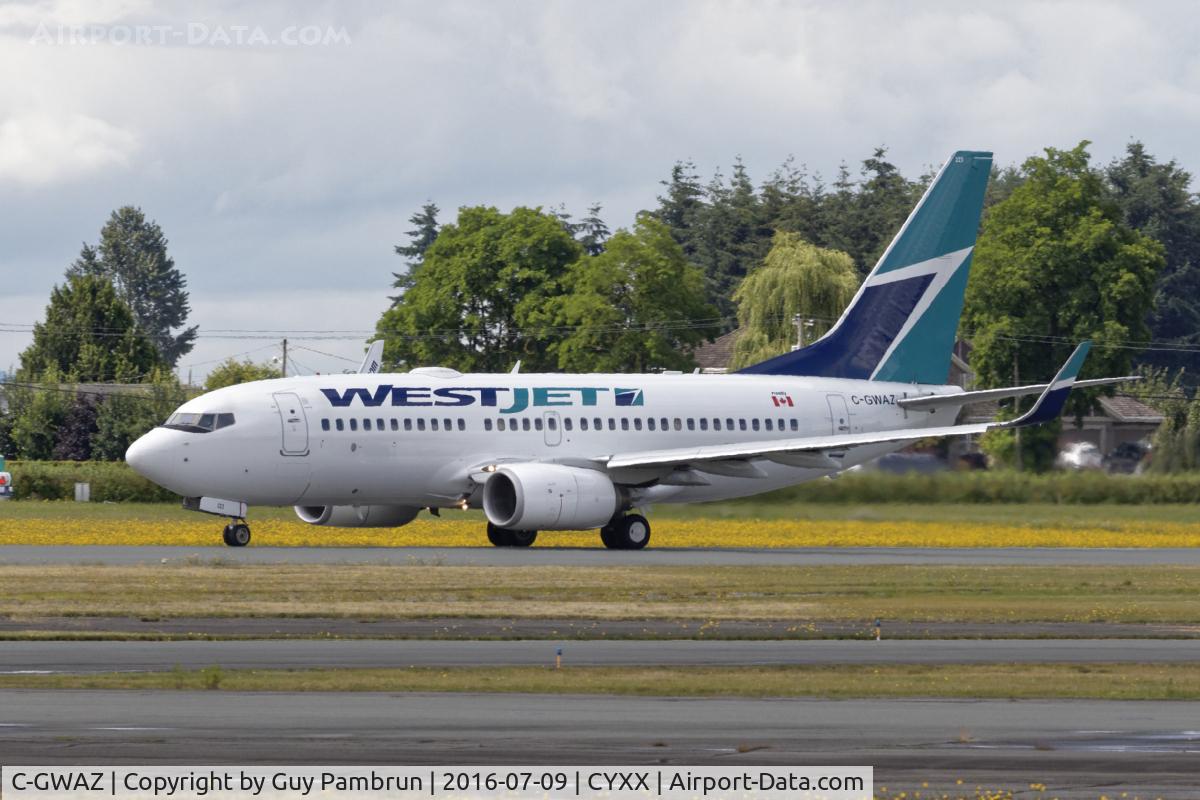 C-GWAZ, 2004 Boeing 737-7CT C/N 32763, Departing