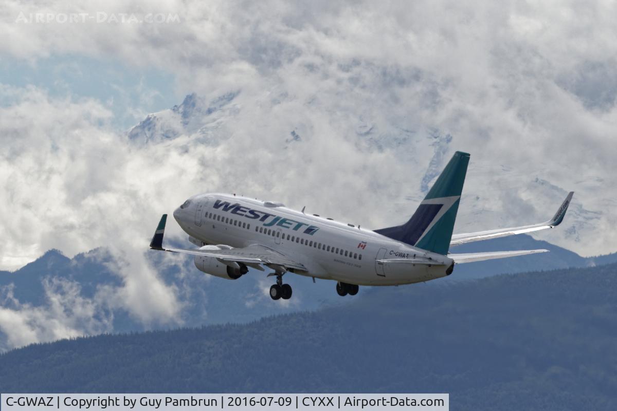 C-GWAZ, 2004 Boeing 737-7CT C/N 32763, Departing