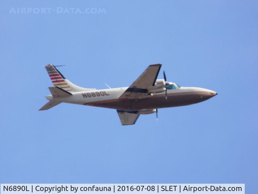 N6890L, 1981 Piper Aerostar 601 C/N 6108708162156, Leaving Santa Cruz with nice weather