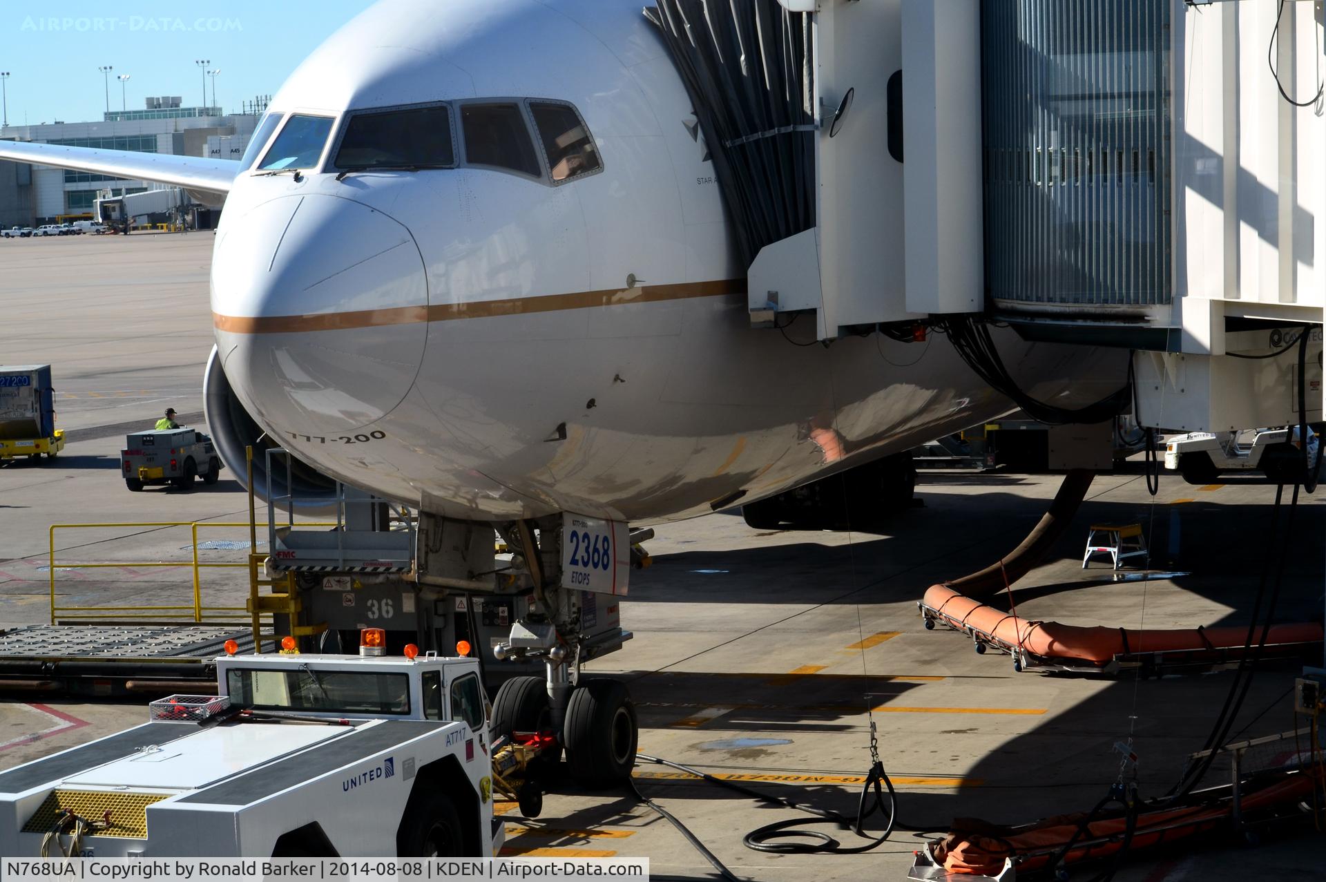 N768UA, 1995 Boeing 777-222 C/N 26919, At the gate Denver