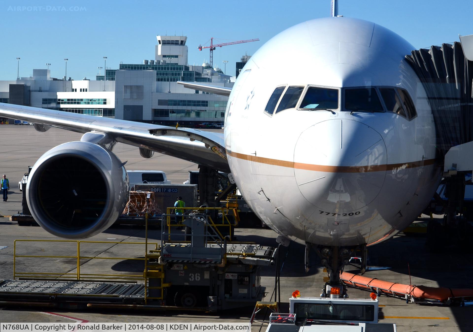 N768UA, 1995 Boeing 777-222 C/N 26919, At the gate Denver