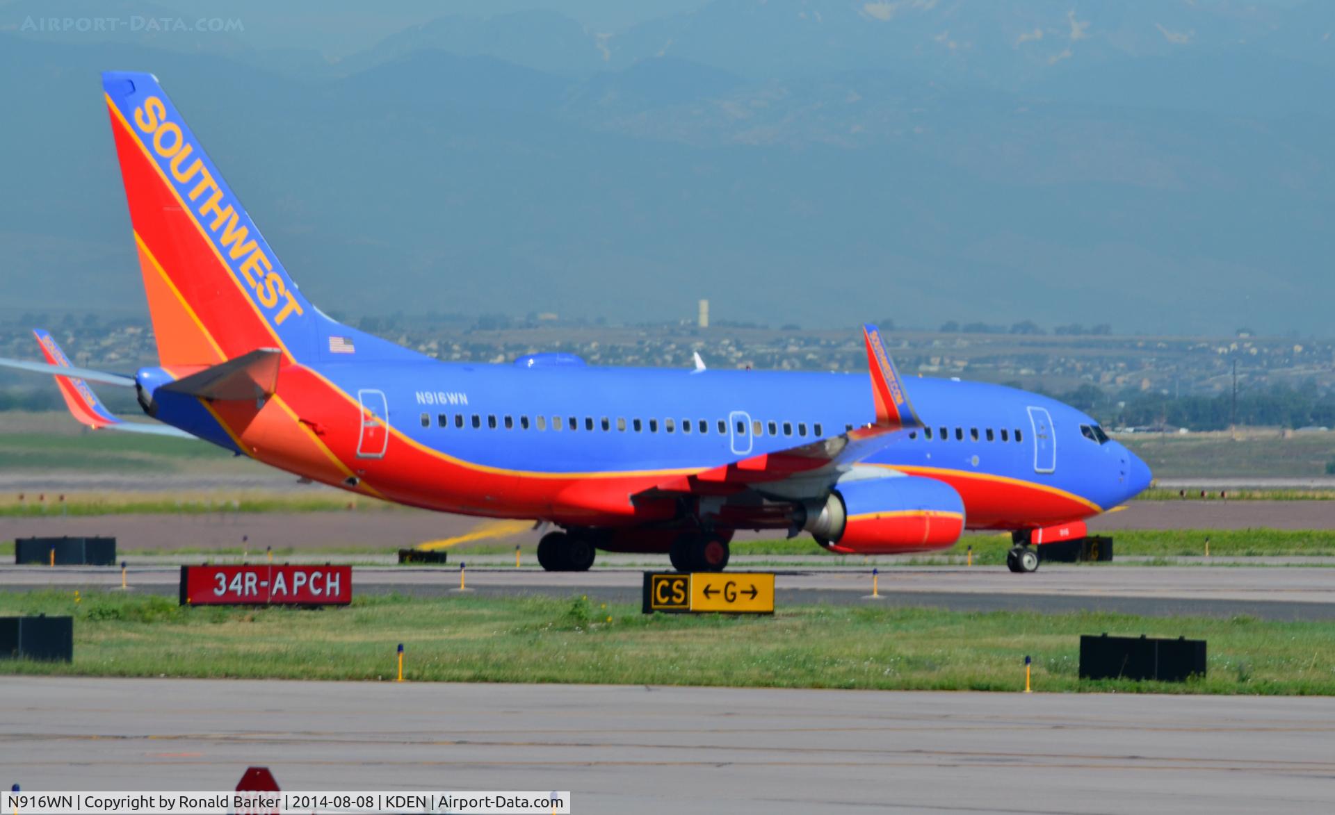 N916WN, 2008 Boeing 737-7H4 C/N 36623, Taxi Denver