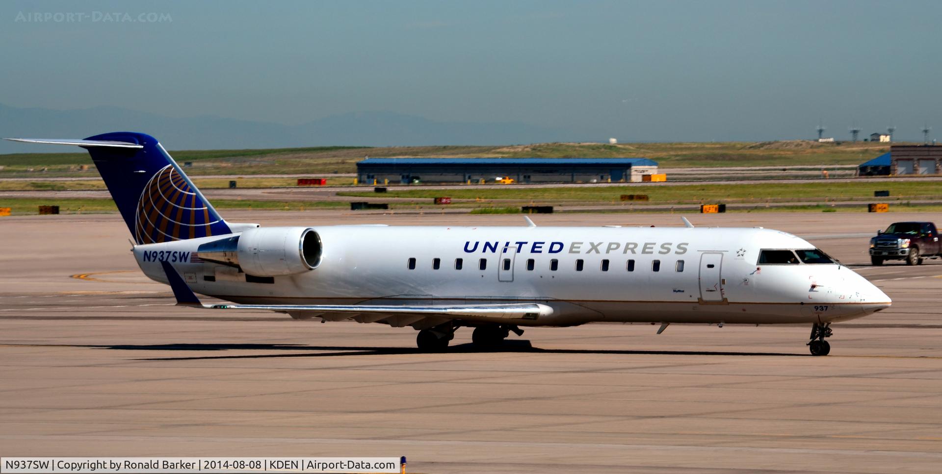 N937SW, 2003 Bombardier CRJ-200LR (CL-600-2B19) C/N 7735, Taxi Denver