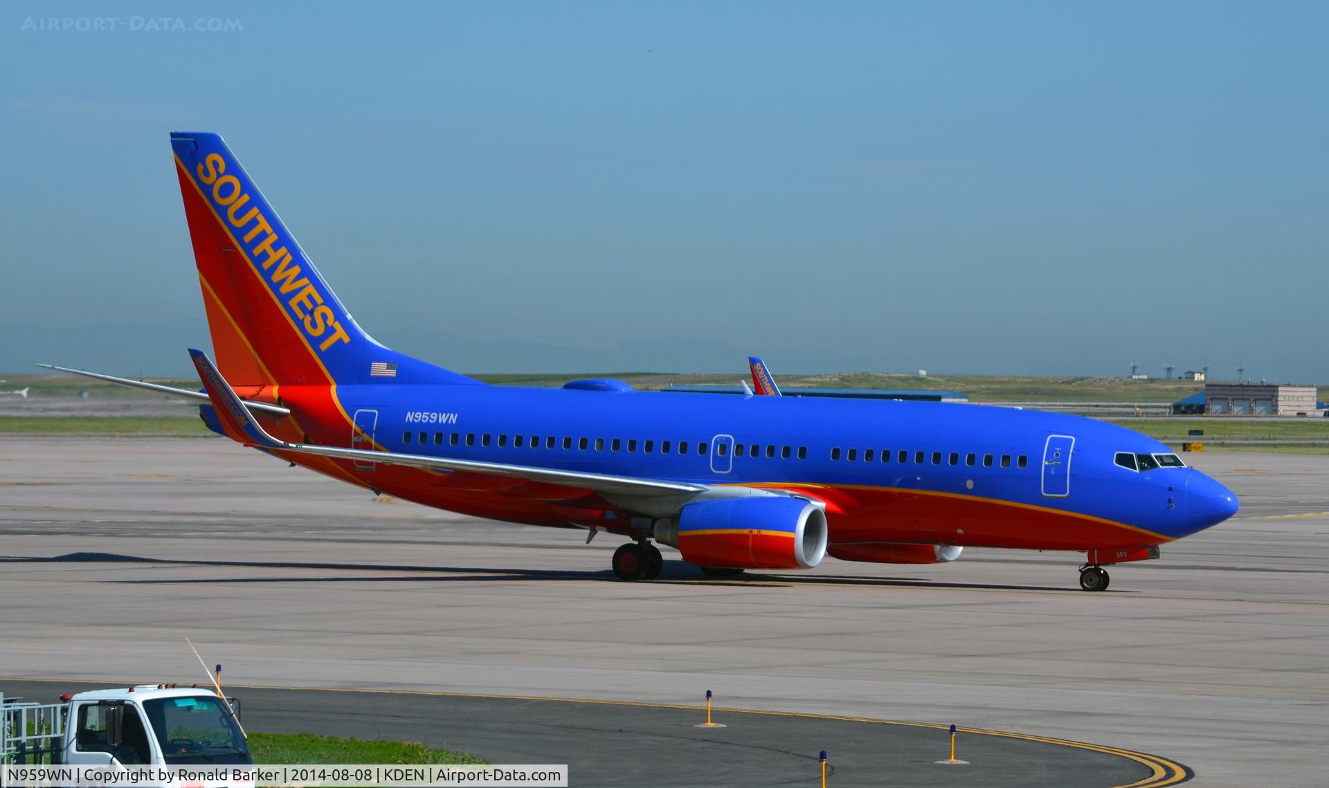 N959WN, 2011 Boeing 737-7H4 C/N 36674, Taxi Denver