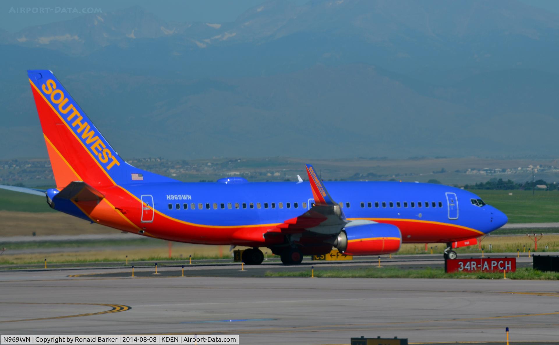 N969WN, 2011 Boeing 737-7H4 C/N 41777, Taxi Denver