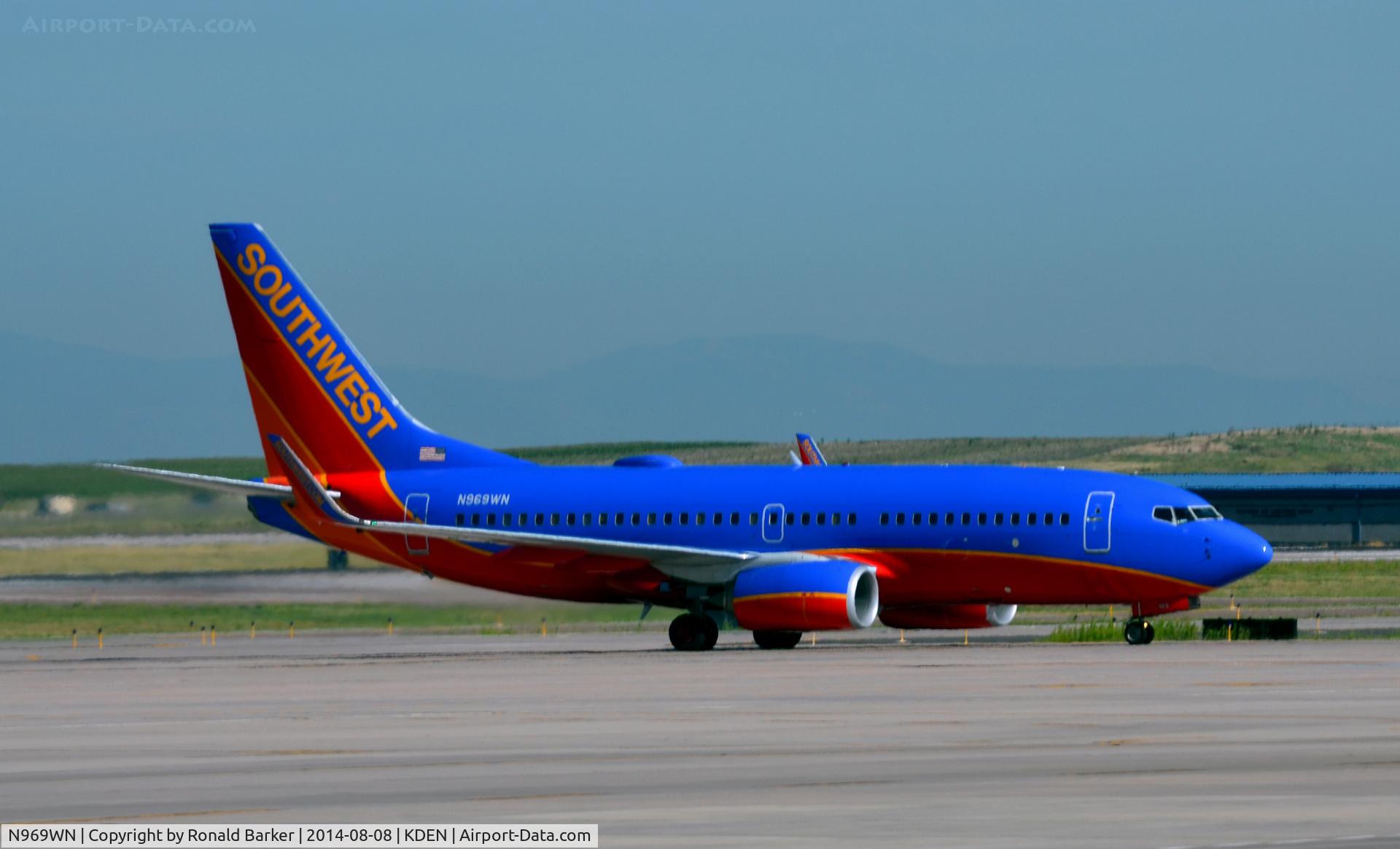 N969WN, 2011 Boeing 737-7H4 C/N 41777, Taxi Denver