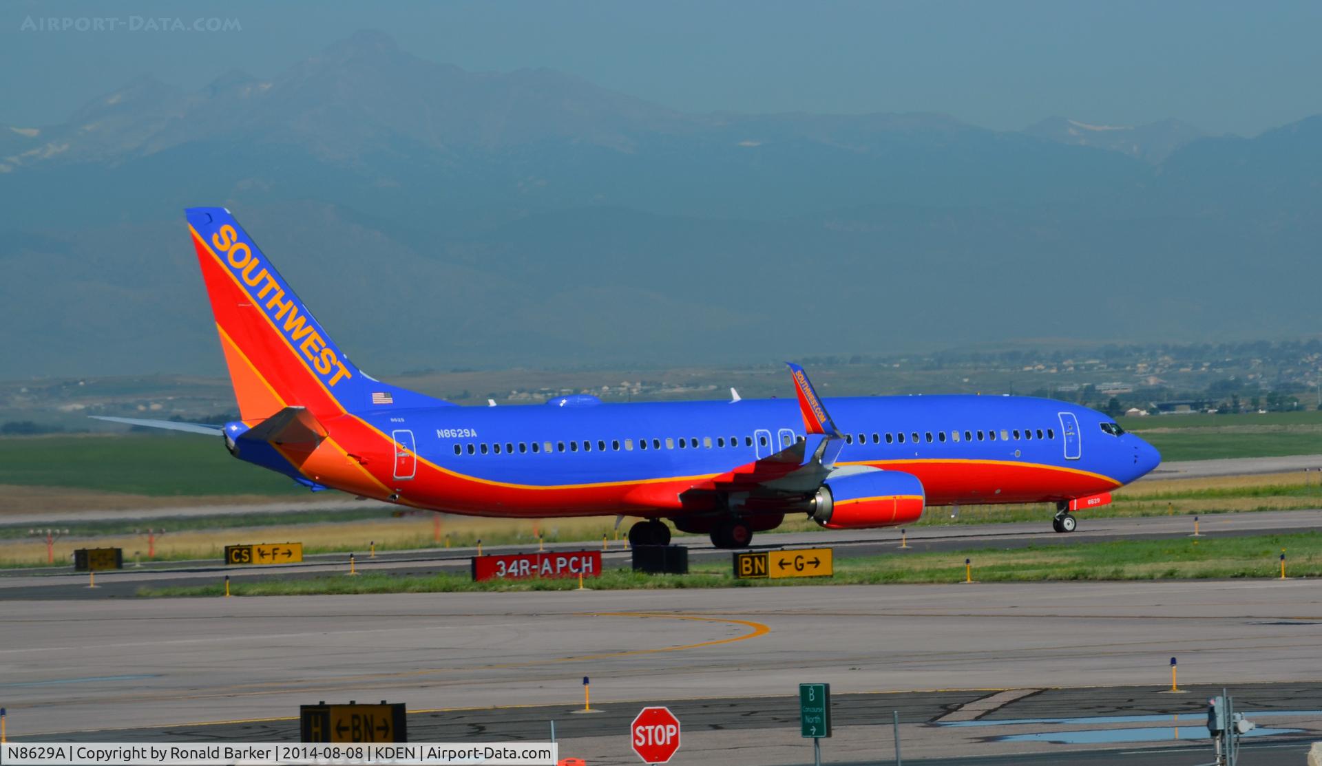 N8629A, 2014 Boeing 737-8H4 C/N 36897, Taxi Denver