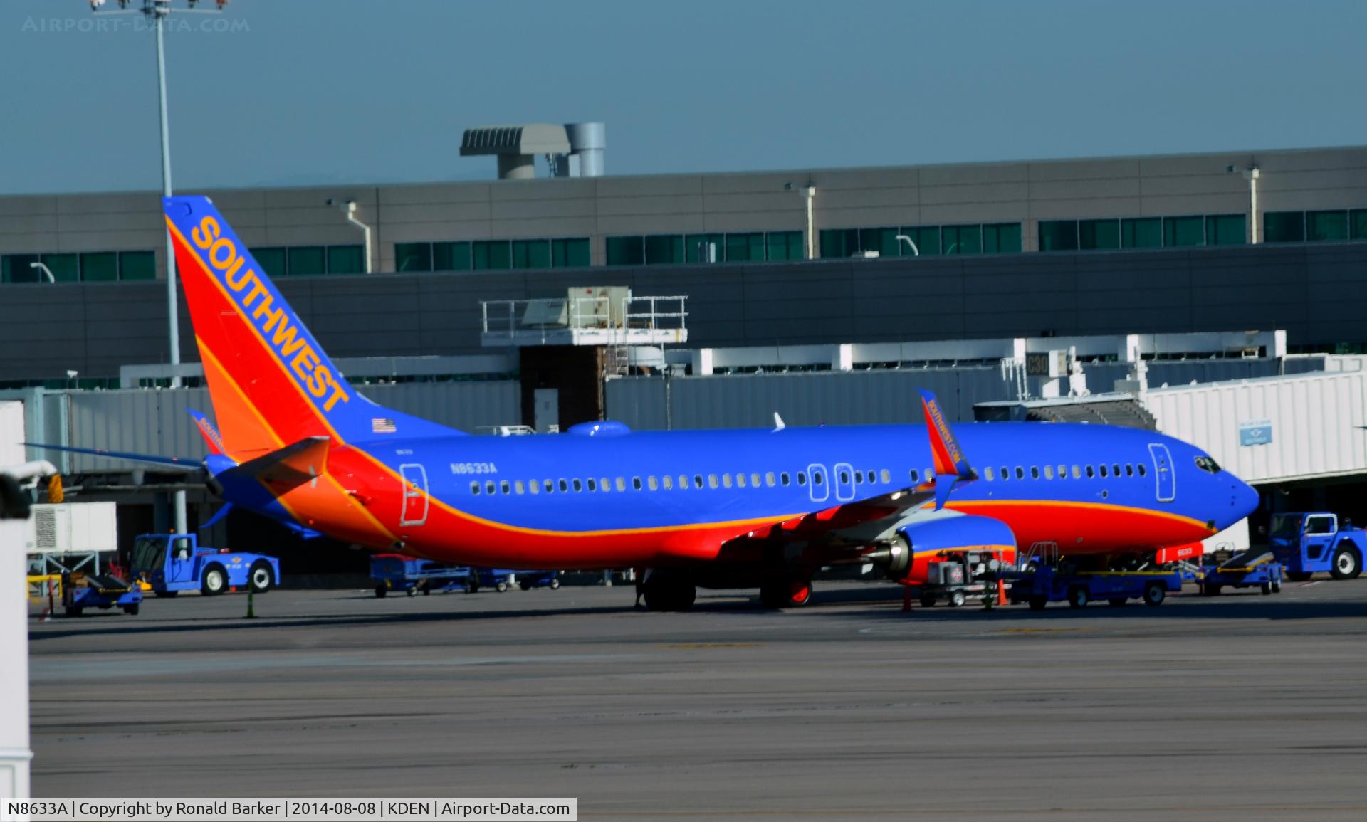 N8633A, 2014 Boeing 737-8H4 C/N 36905, Gate C30 Denver