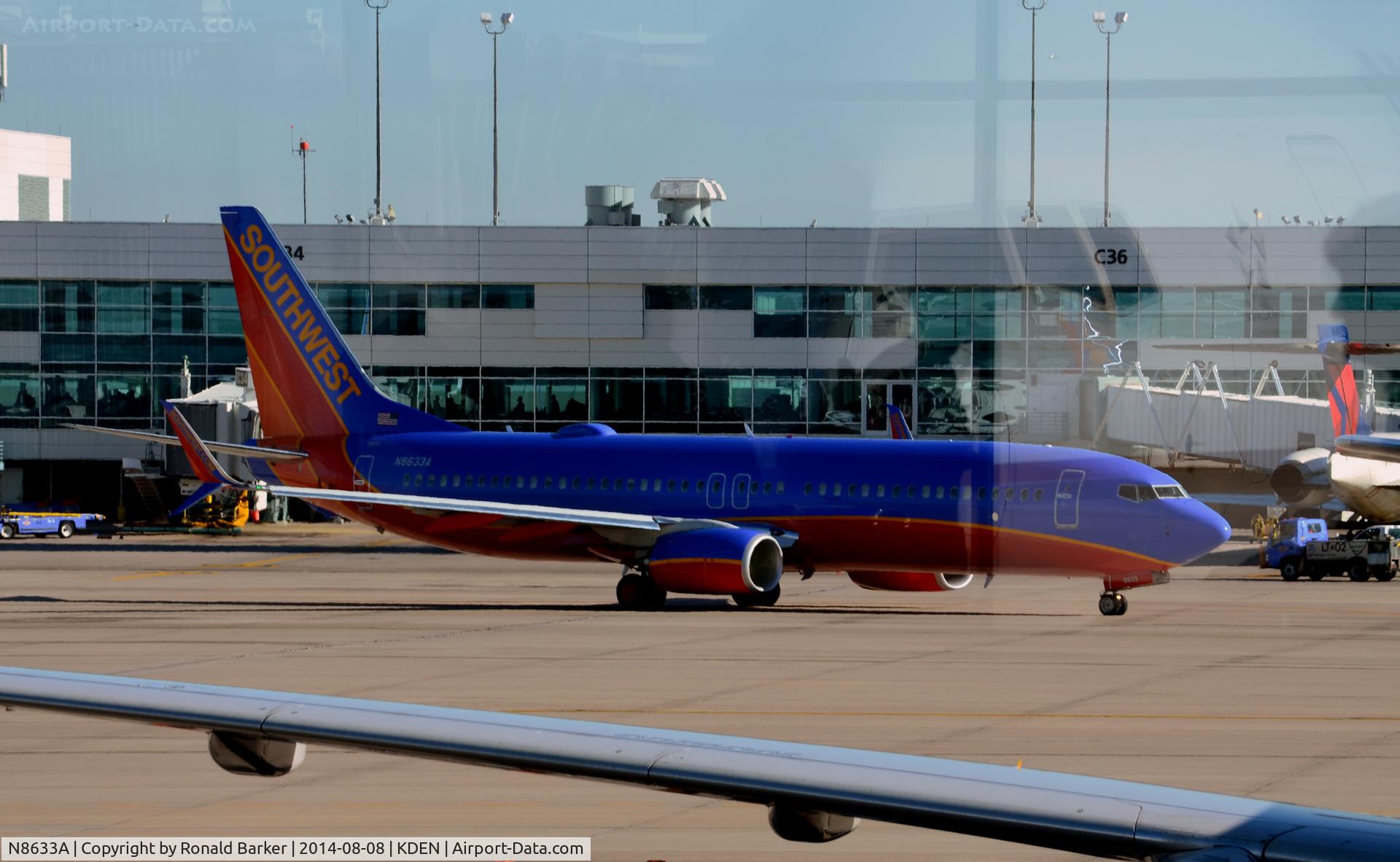 N8633A, 2014 Boeing 737-8H4 C/N 36905, Taxi Denver