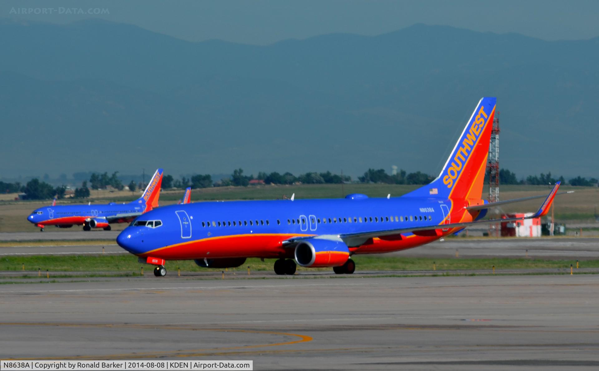 N8638A, 2014 Boeing 737-8H4 C/N 36911, Taxi Denver
