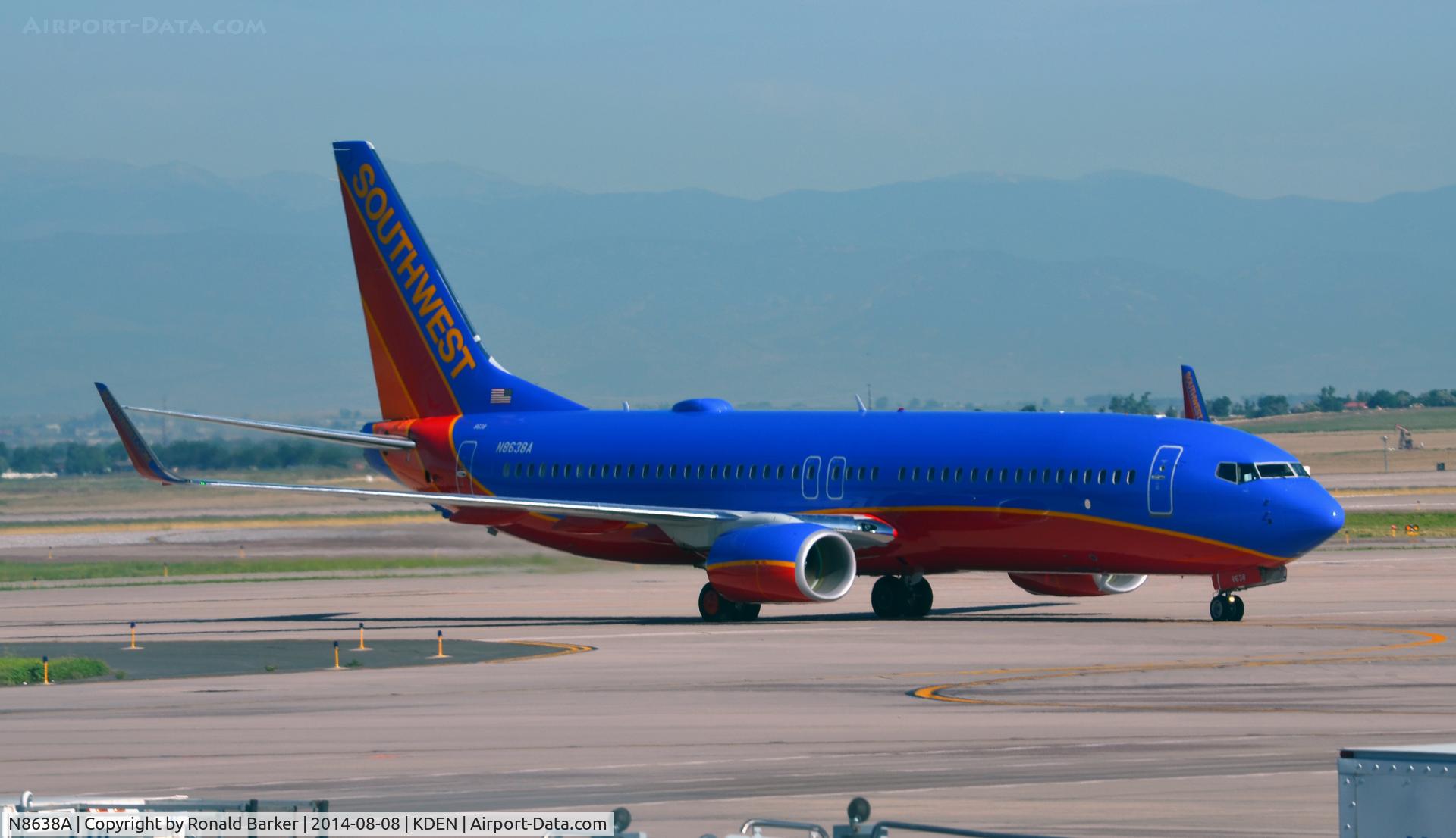 N8638A, 2014 Boeing 737-8H4 C/N 36911, Taxi Denver