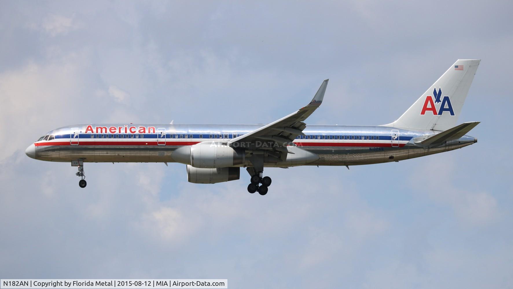 N182AN, 1999 Boeing 757-223 C/N 29592, American