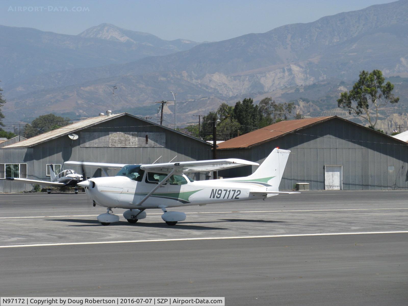 N97172, 1984 Cessna 172P C/N 17276162, 1984 Cessna 172P SKYHAWK, Lycoming O-320-D2J 160 Hp, takeoff roll Rwy 22