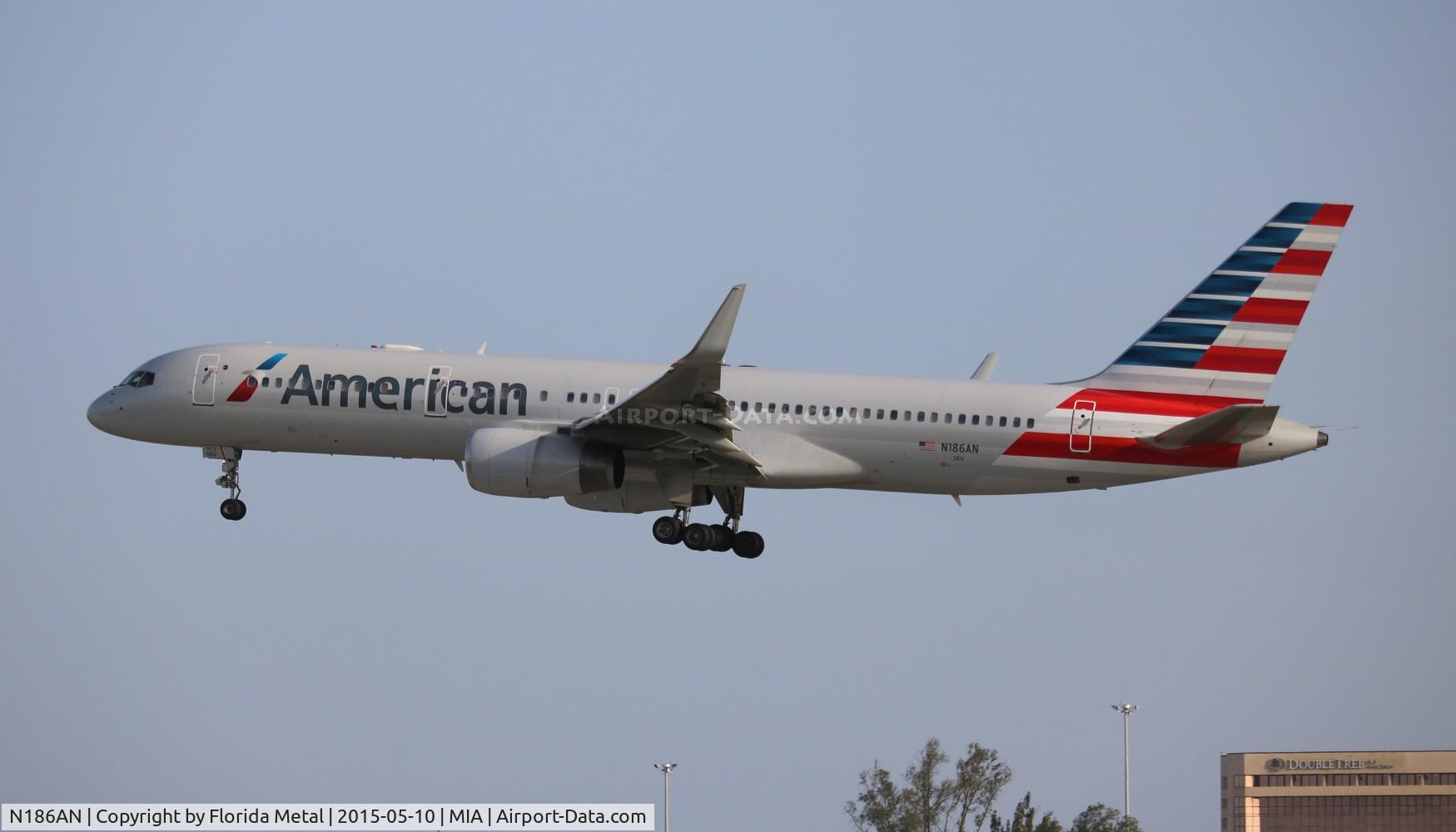 N186AN, 2001 Boeing 757-223 C/N 32380, American