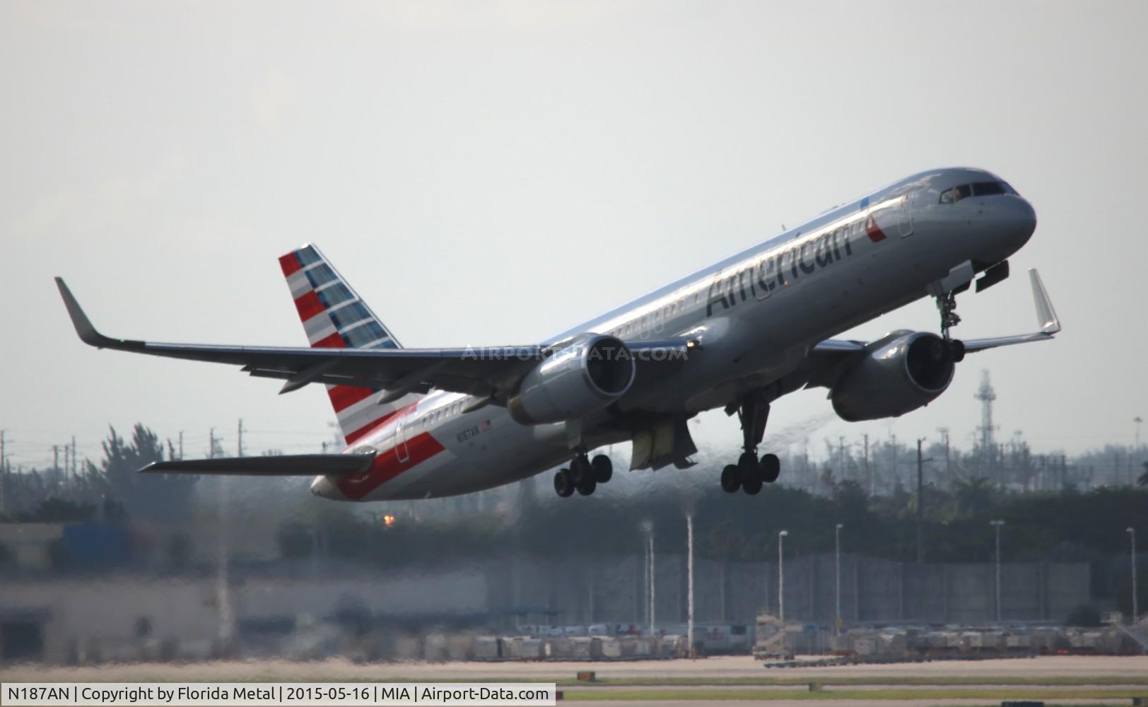 N187AN, 2001 Boeing 757-223 C/N 32381, American