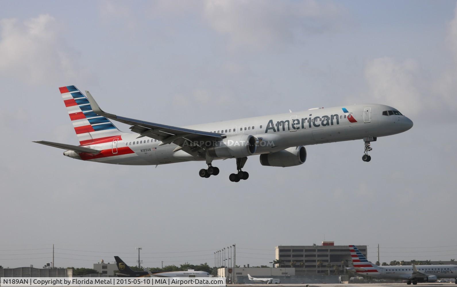 N189AN, 2001 Boeing 757-223 C/N 32383, American