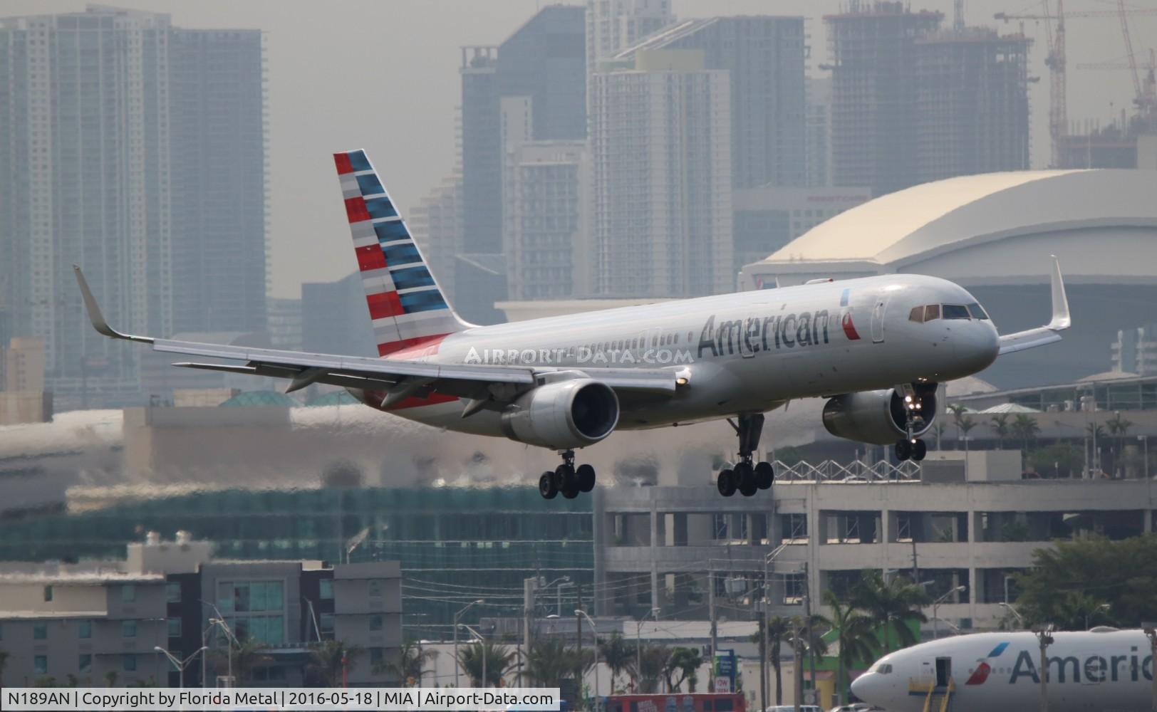 N189AN, 2001 Boeing 757-223 C/N 32383, American