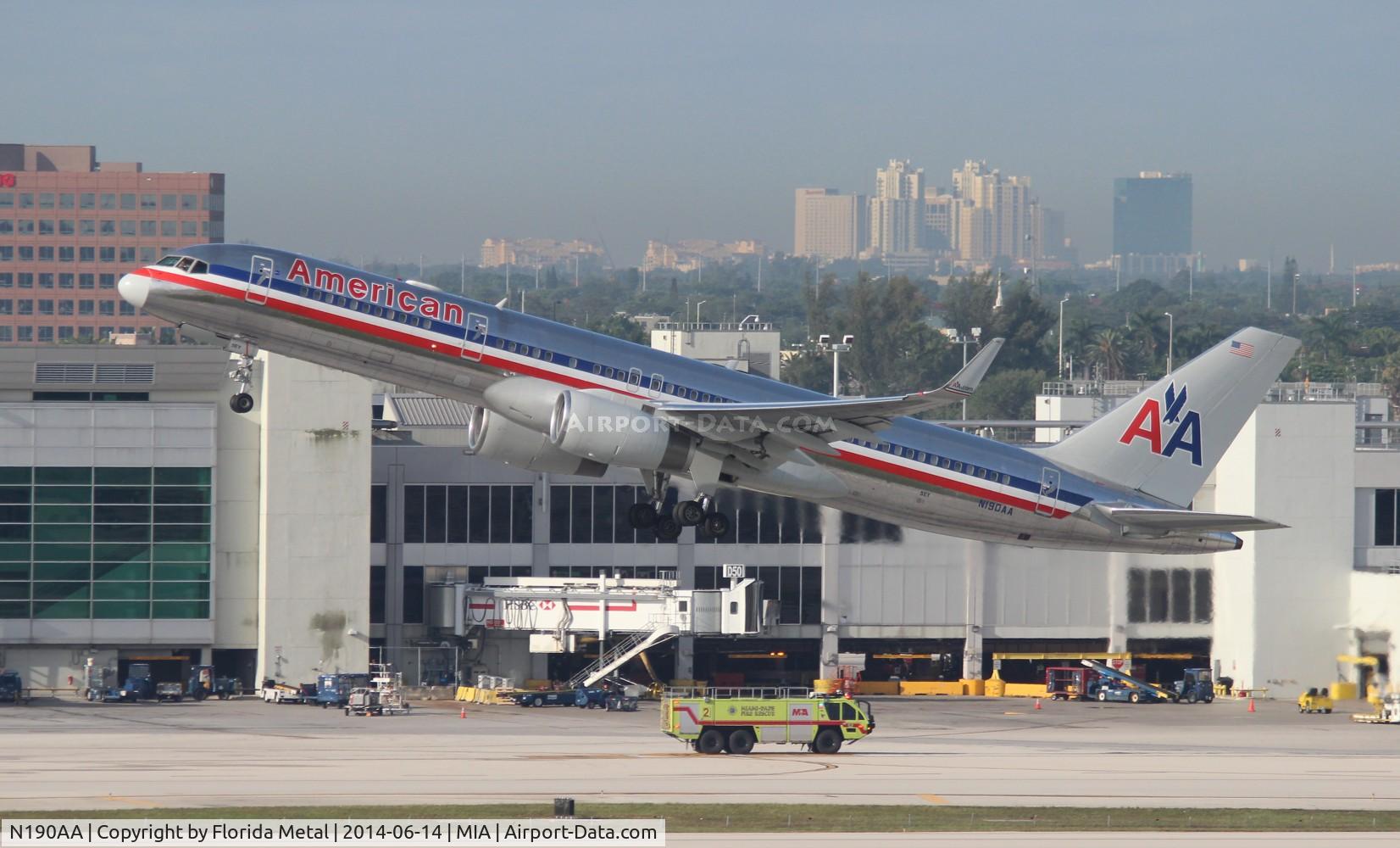 N190AA, 2001 Boeing 757-223 C/N 32384, American