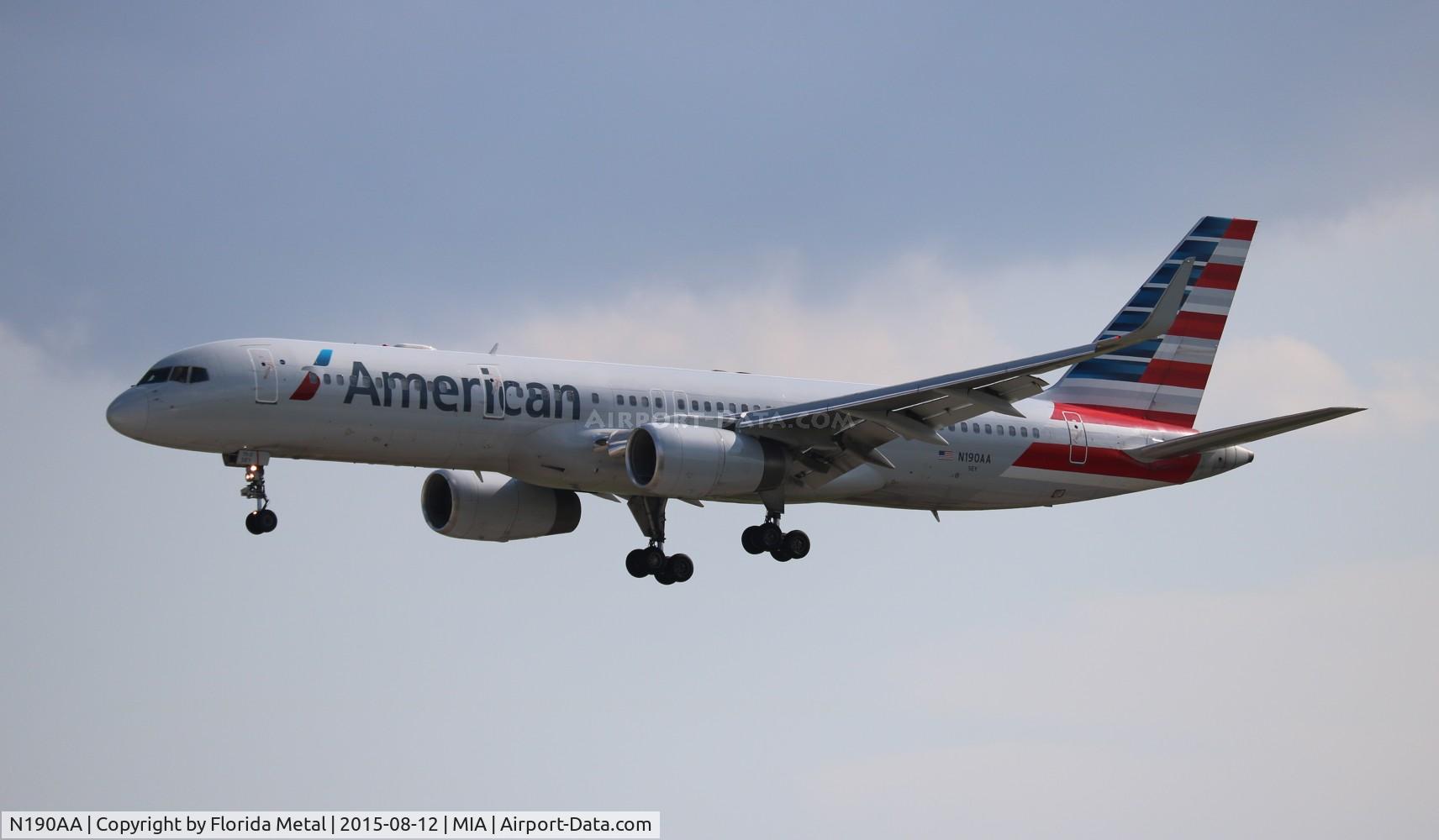 N190AA, 2001 Boeing 757-223 C/N 32384, American