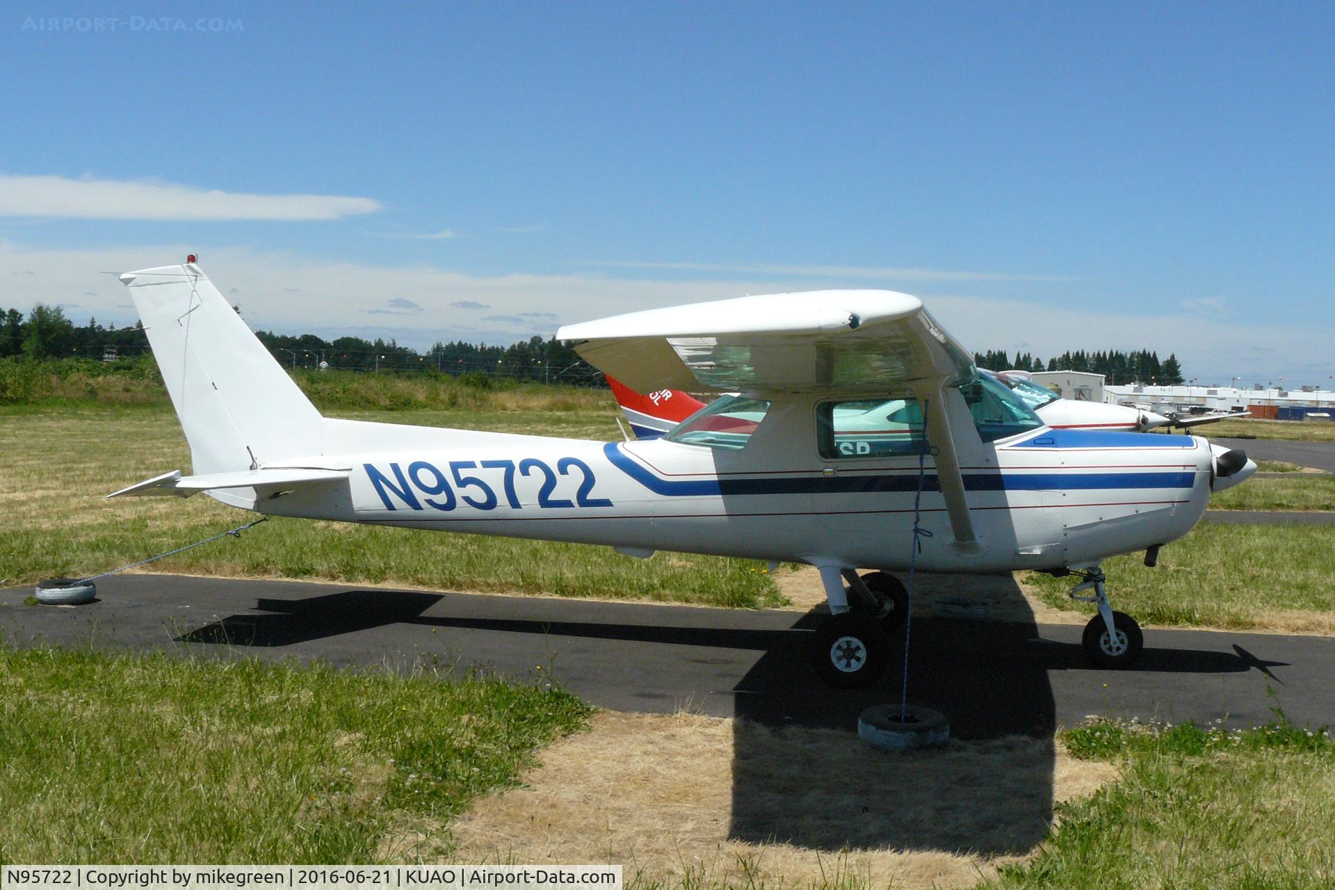N95722, 1985 Cessna 152 C/N 15285962, N95722