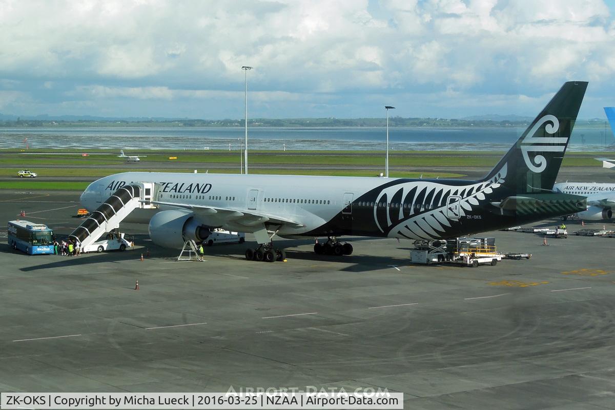 ZK-OKS, 2014 Boeing 777-306/ER C/N 44547, At Auckland