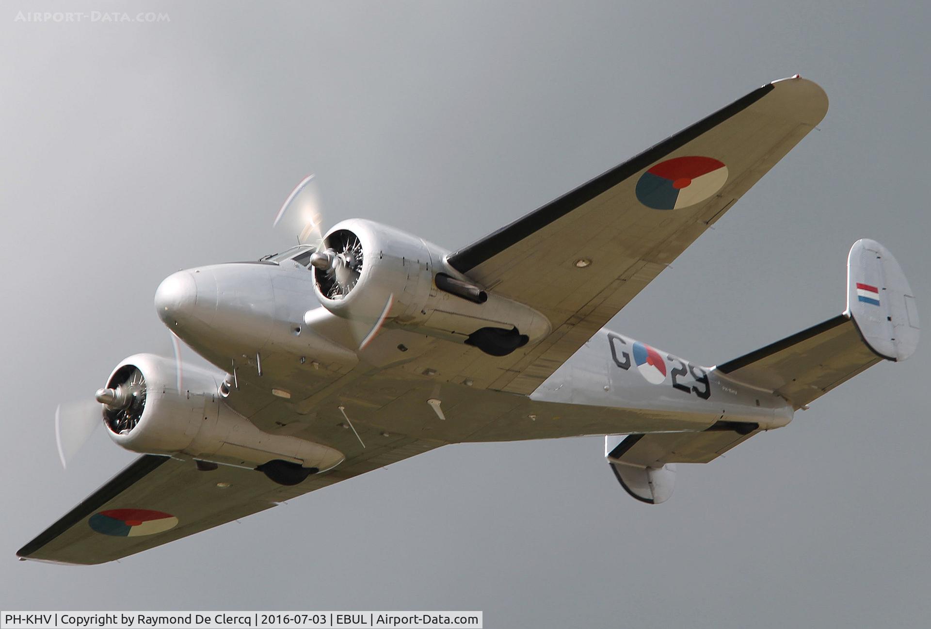 PH-KHV, 1952 Beech Expeditor 3NM (D18S) C/N A-904/CA-254, Departing Ursel Avia 2016.