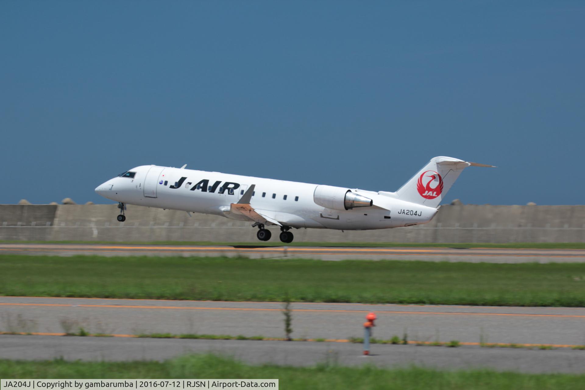 JA204J, 2002 Bombardier CRJ-200ER (CL-600-2B19) C/N 7643, JA204J