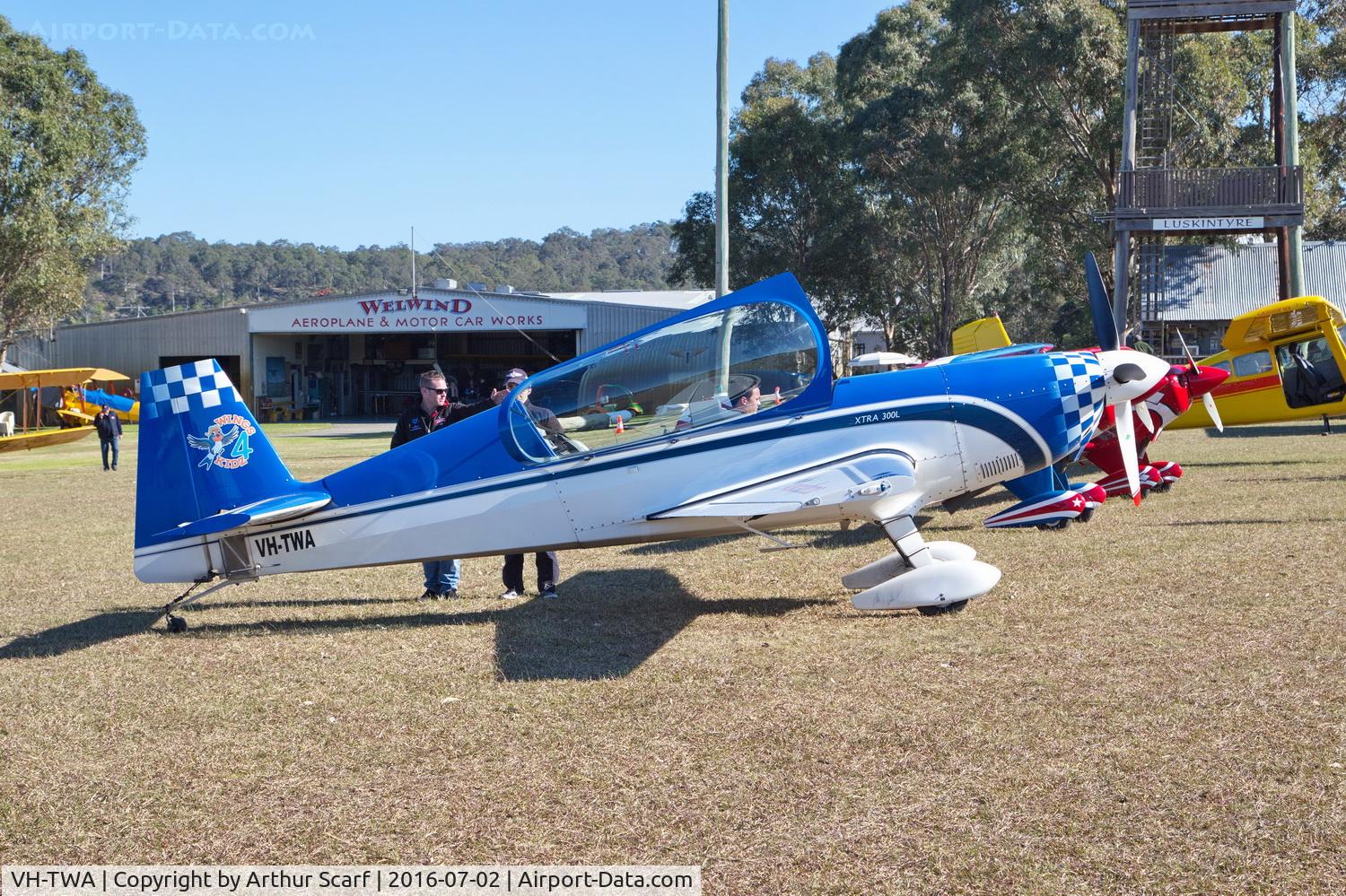 VH-TWA, 2000 Extra EA-300L C/N 122, VH-TWA Luskintyre NSW 02-07-2016