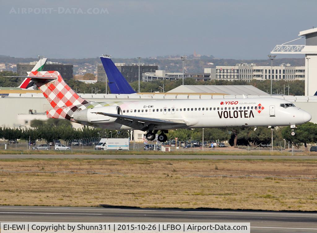 EI-EWI, 2003 Boeing 717-2BL C/N 55170, Landing rwy 14R with additional 'Vigo' titles