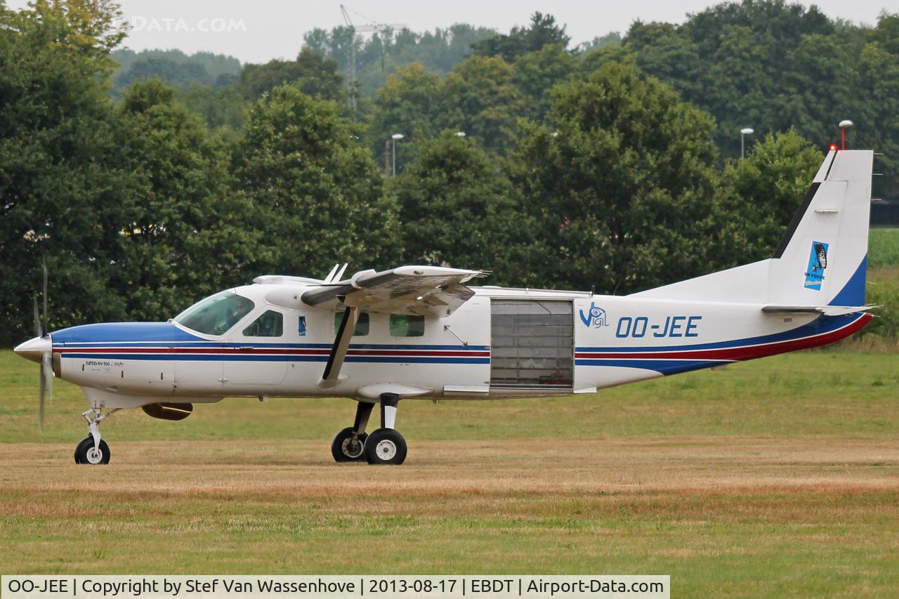OO-JEE, 2001 Cessna 208B Grand Caravan C/N 208B0879, Schaffen-Diest Oldtimer Fly-Inn 2013.