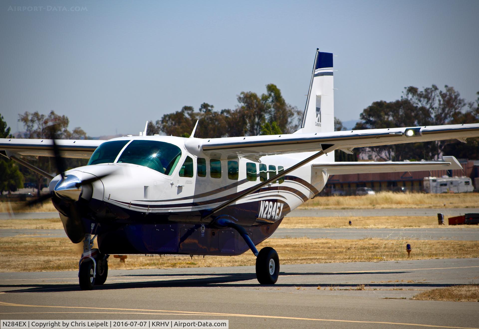 N284EX, 2016 Cessna 208B Grand Caravan EX C/N 208B5284, Textron Aviation Inc (Wichita, KS) 2016 Cessna Grand Caravan EX taxing in after a long flight from the Kansas factory.